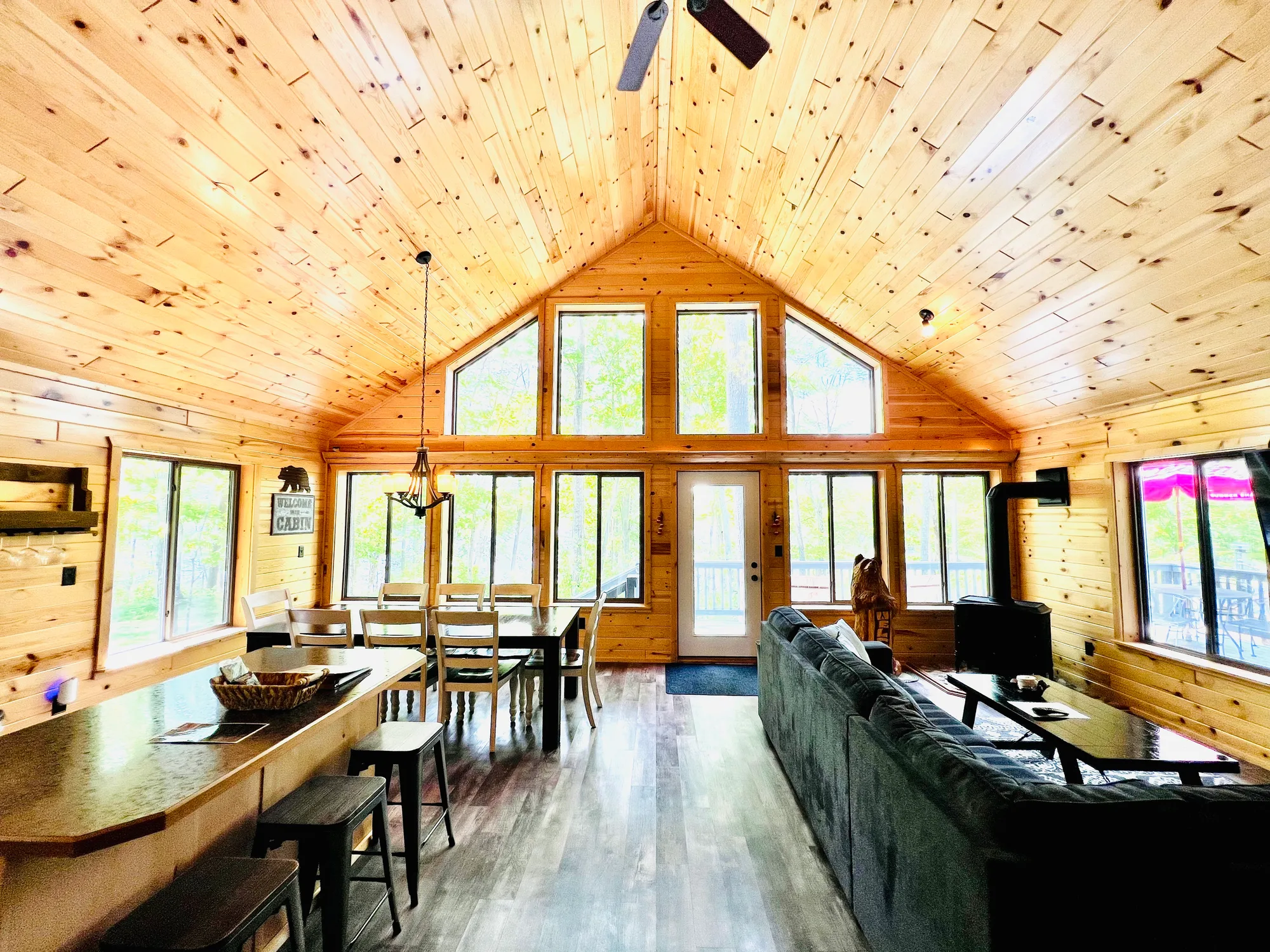 Top 5 Things to Consider When Booking a Rental Cabin