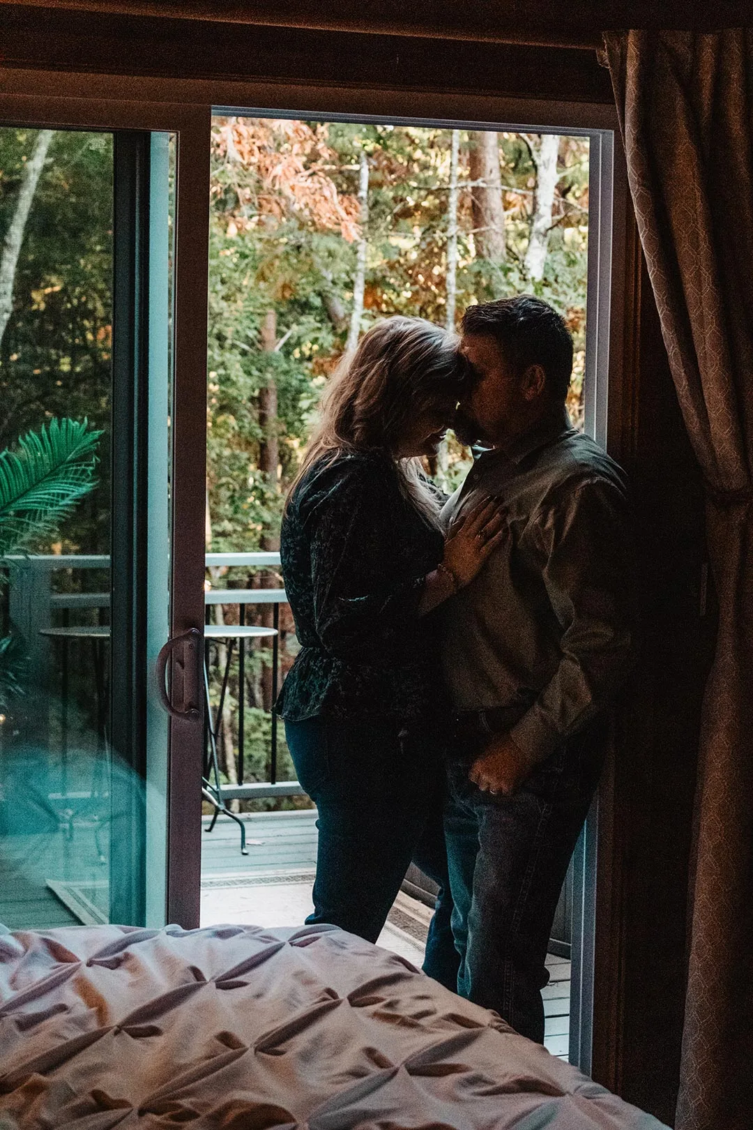 Should I Book Secret Box Cabin for Our Wedding Anniversary? (Host Perspective)