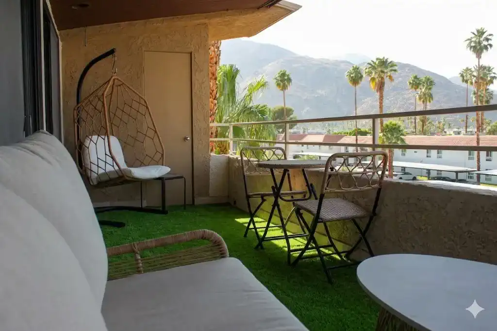 Big Beautiful Bed, View and Balcony! – photo 1