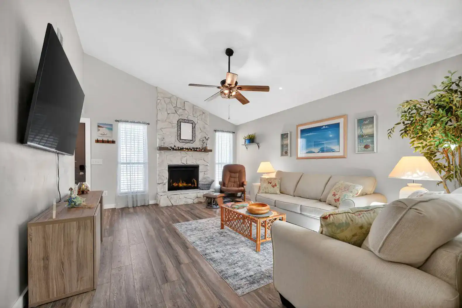 Coral Reef Retreat|30 min to Beach|High Speed Wifi photo 2