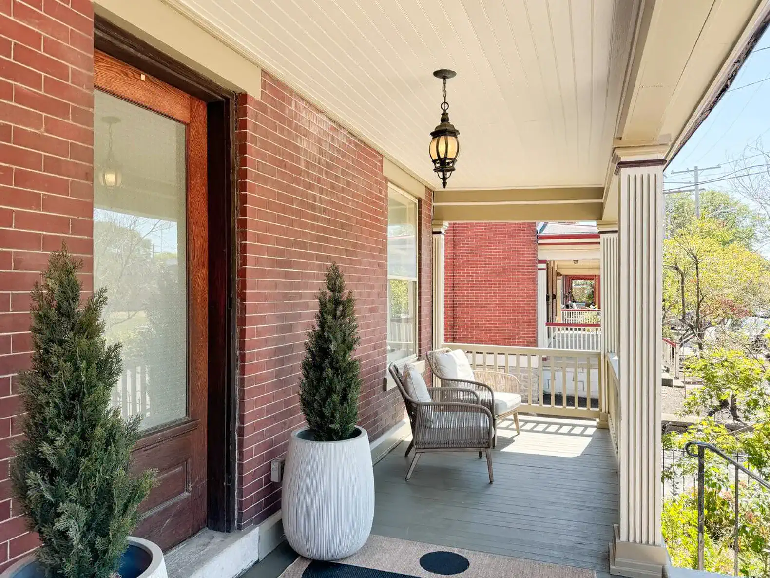 The Century House: Free Parking; 1mi to OSU + Convention Center