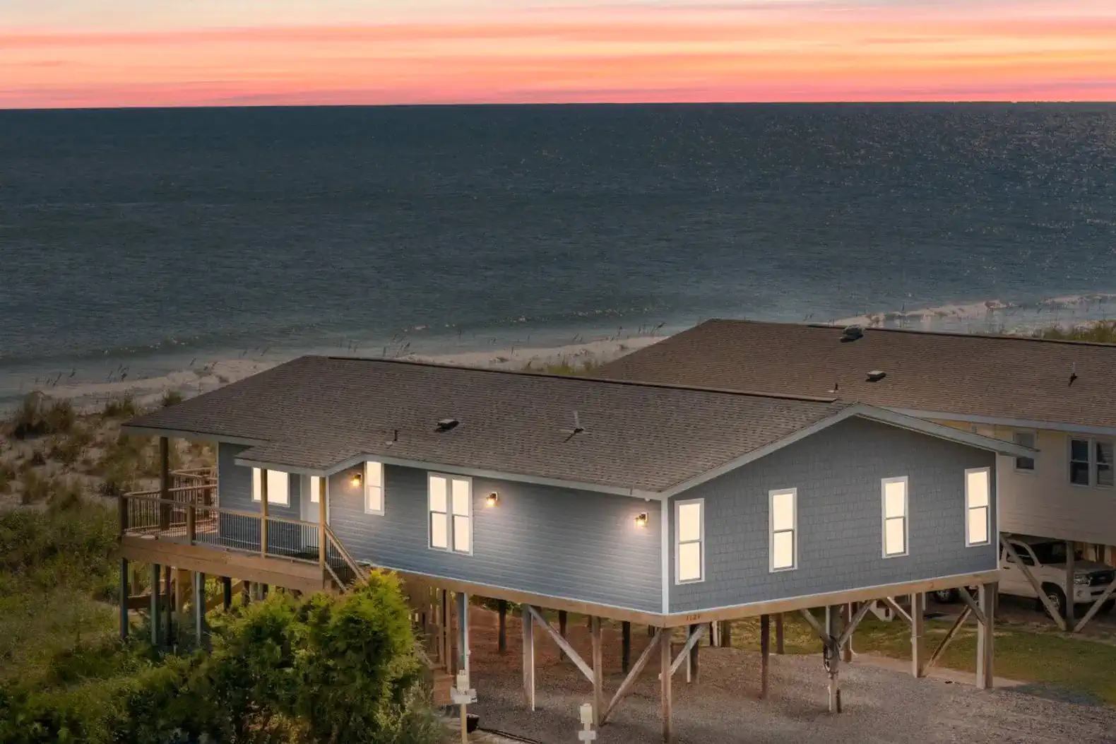 Oceanfront w/ Panoramic Deck Views • Walk to Pier