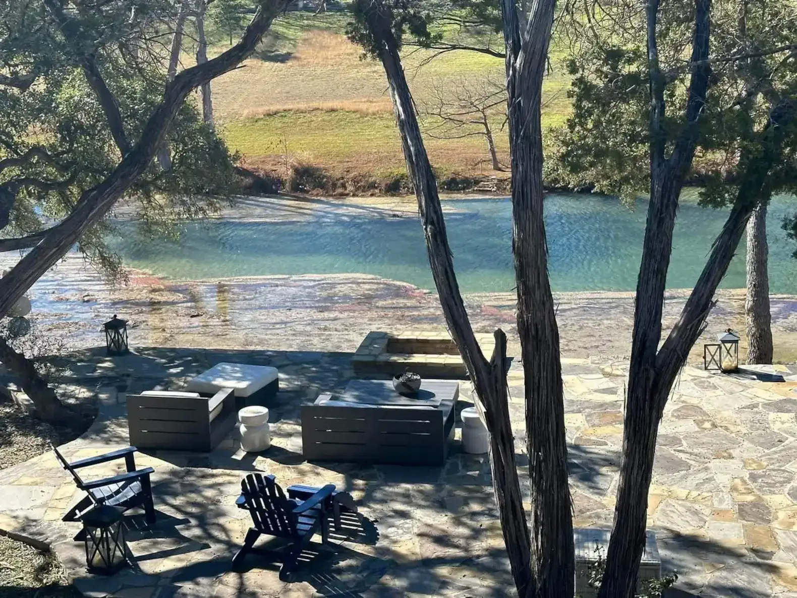 Hermosa Casa en el Río Blanco de Agua Profunda – foto 1