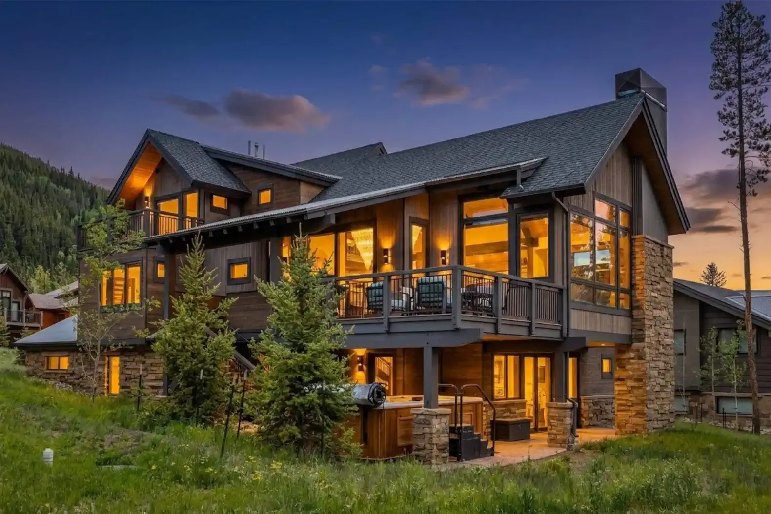 Independence Lodge • Elevator • Spa • Sleeps 19 – photo 1