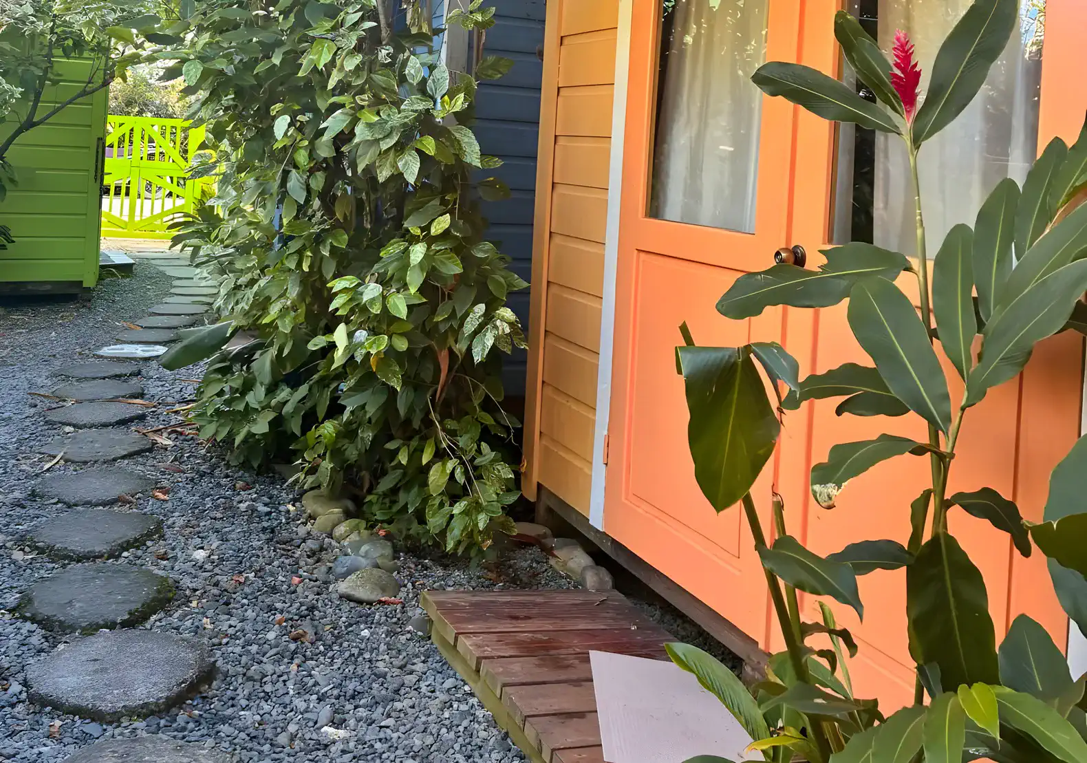 Orange Bungalow – photo 1