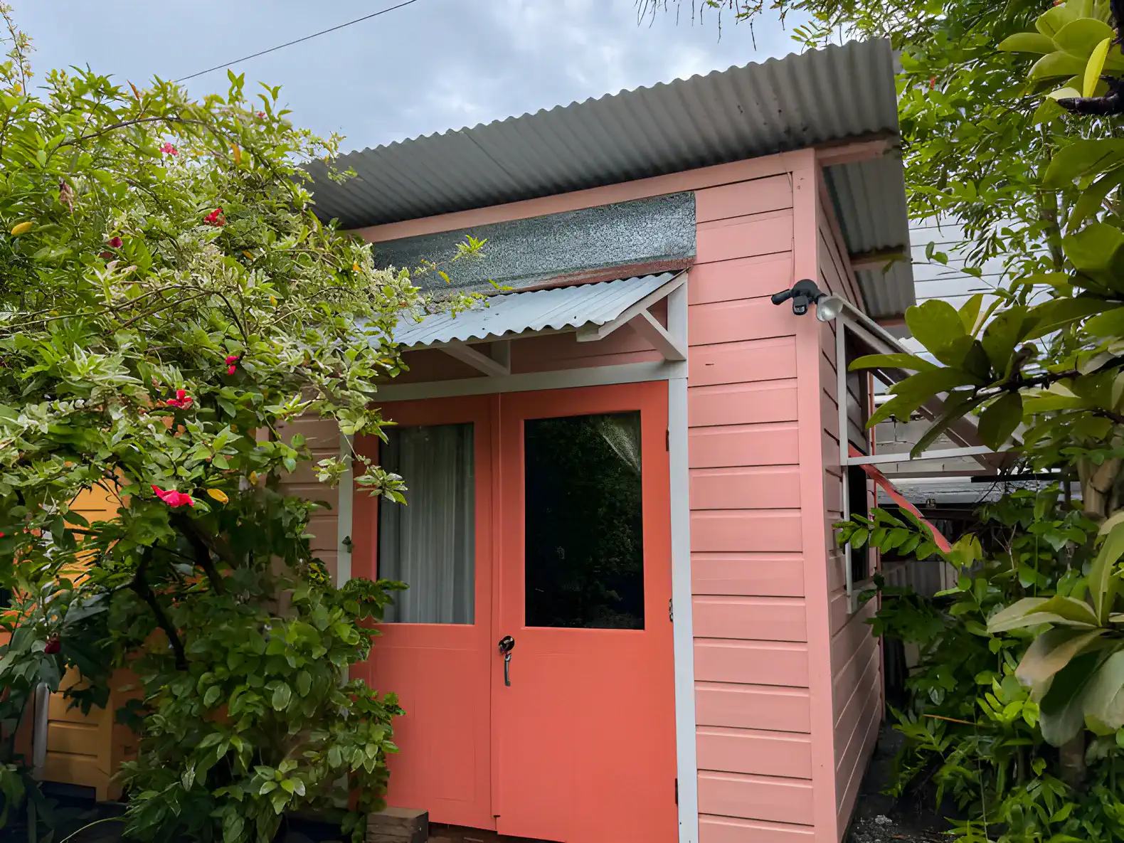 Orange Bungalow – photo 4