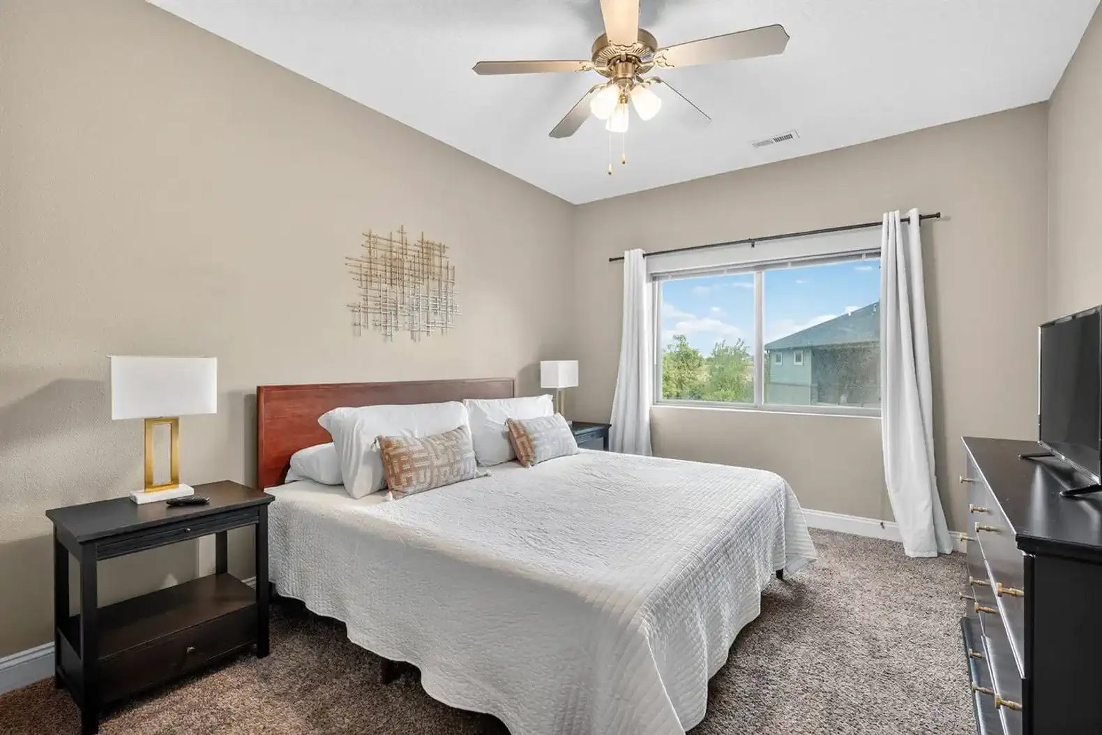 Private Attached Garage | King Bed | No Stairs photo 2
