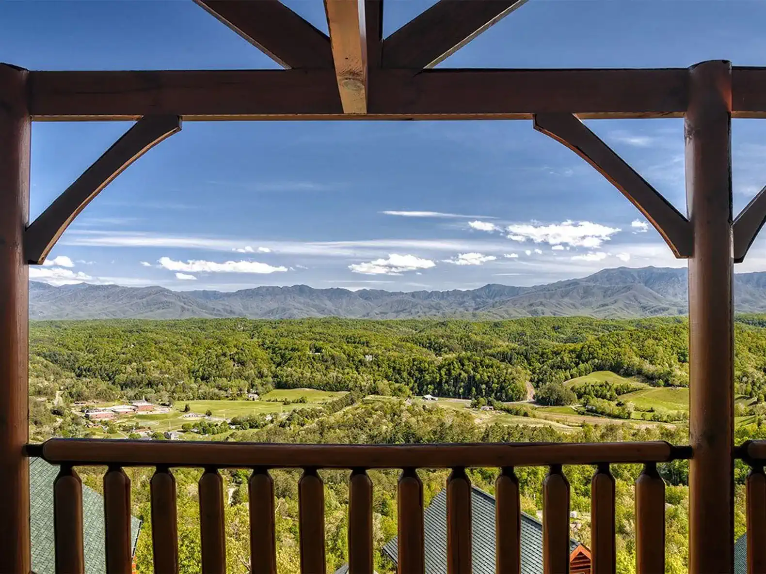 Romantic Winter Escape with Mountain Views, 2 king beds, security system