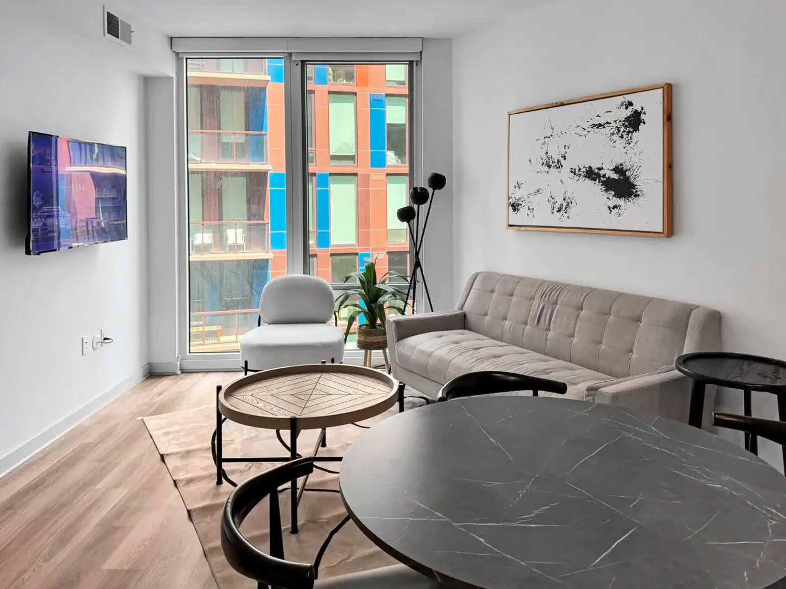 Monochrome Navy Yard 2BR | Modern & Amenity-Rich – photo 2