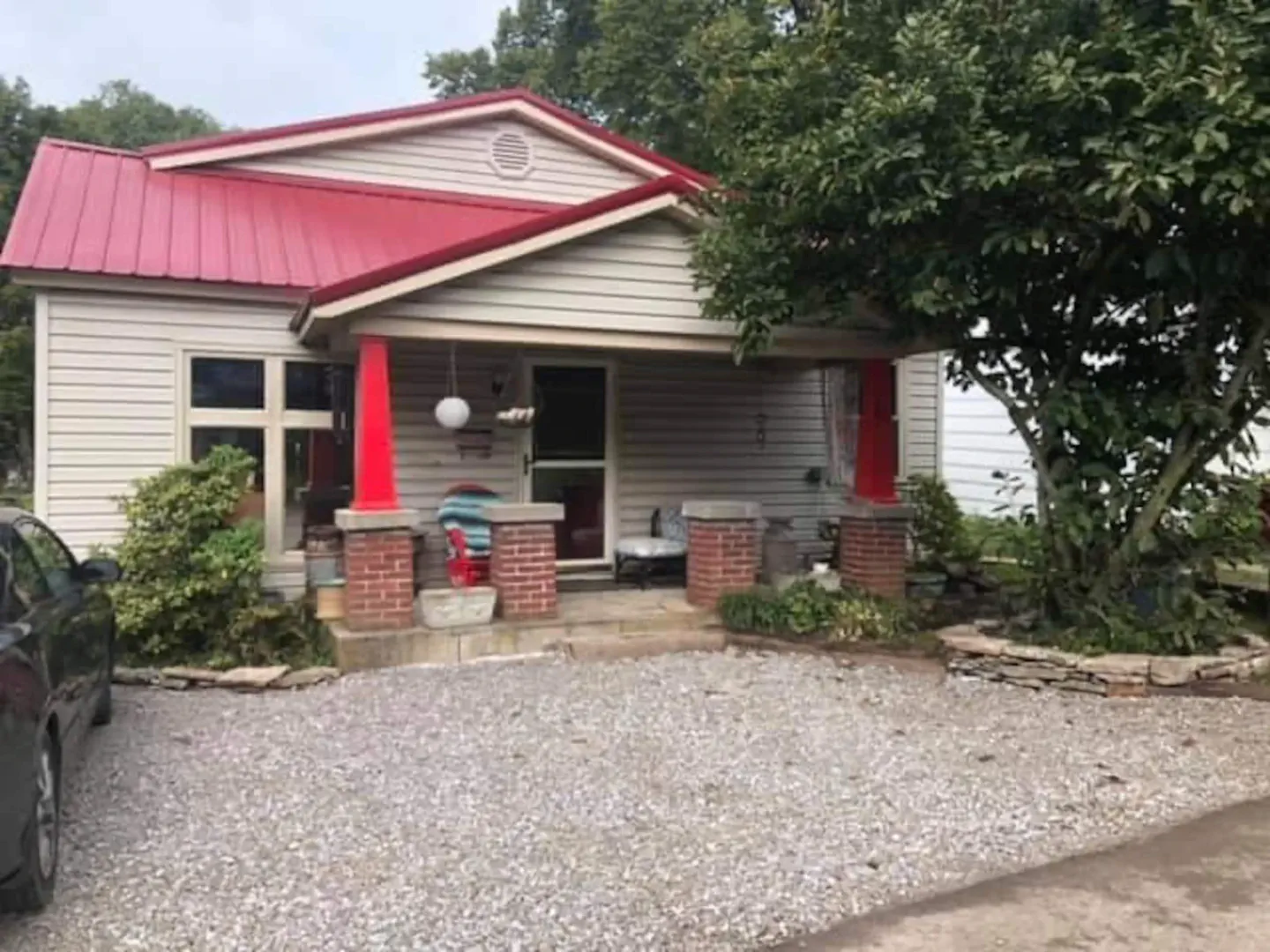 Red roof bungalow in downtown Hot*Tub Bourbon TRL, photo 4