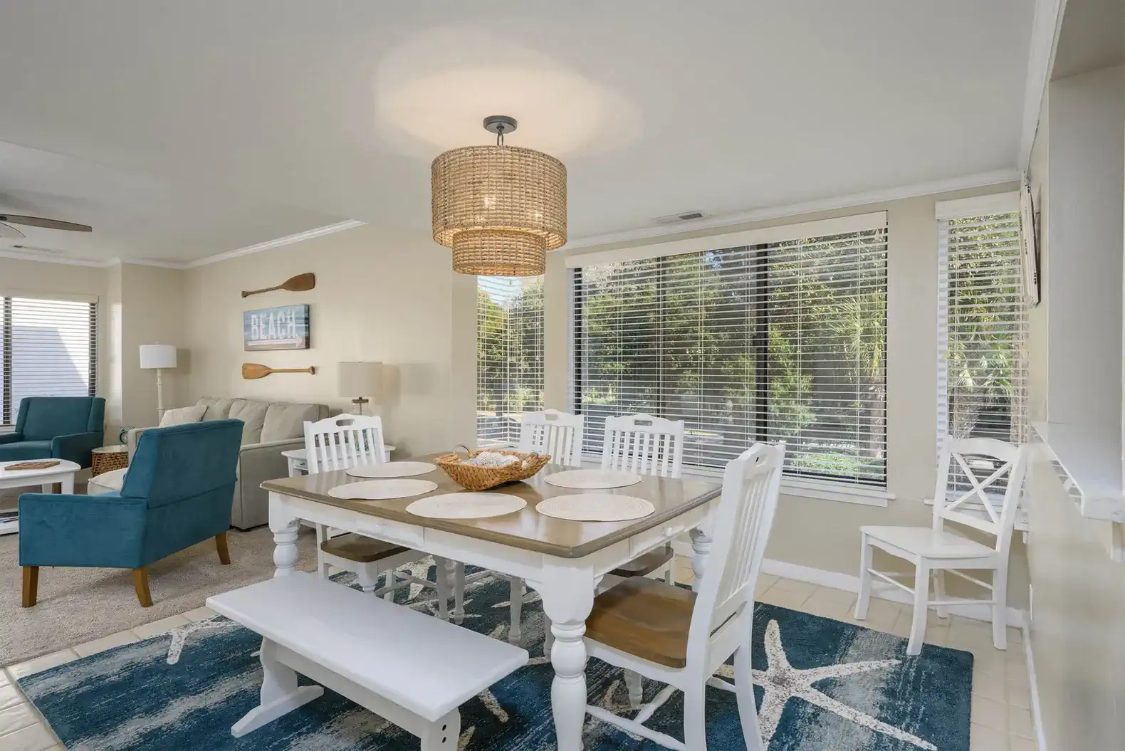 Bright Coastal Condo Near Beach & Coligny Sleeps 8 – photo 1
