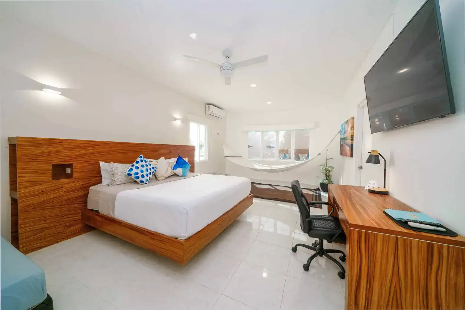 🏰 𝗧𝗛𝗘 𝗖𝗔𝗦𝗧𝗟𝗘 - 5BR Modern Villa w/ Private Pool photo 8