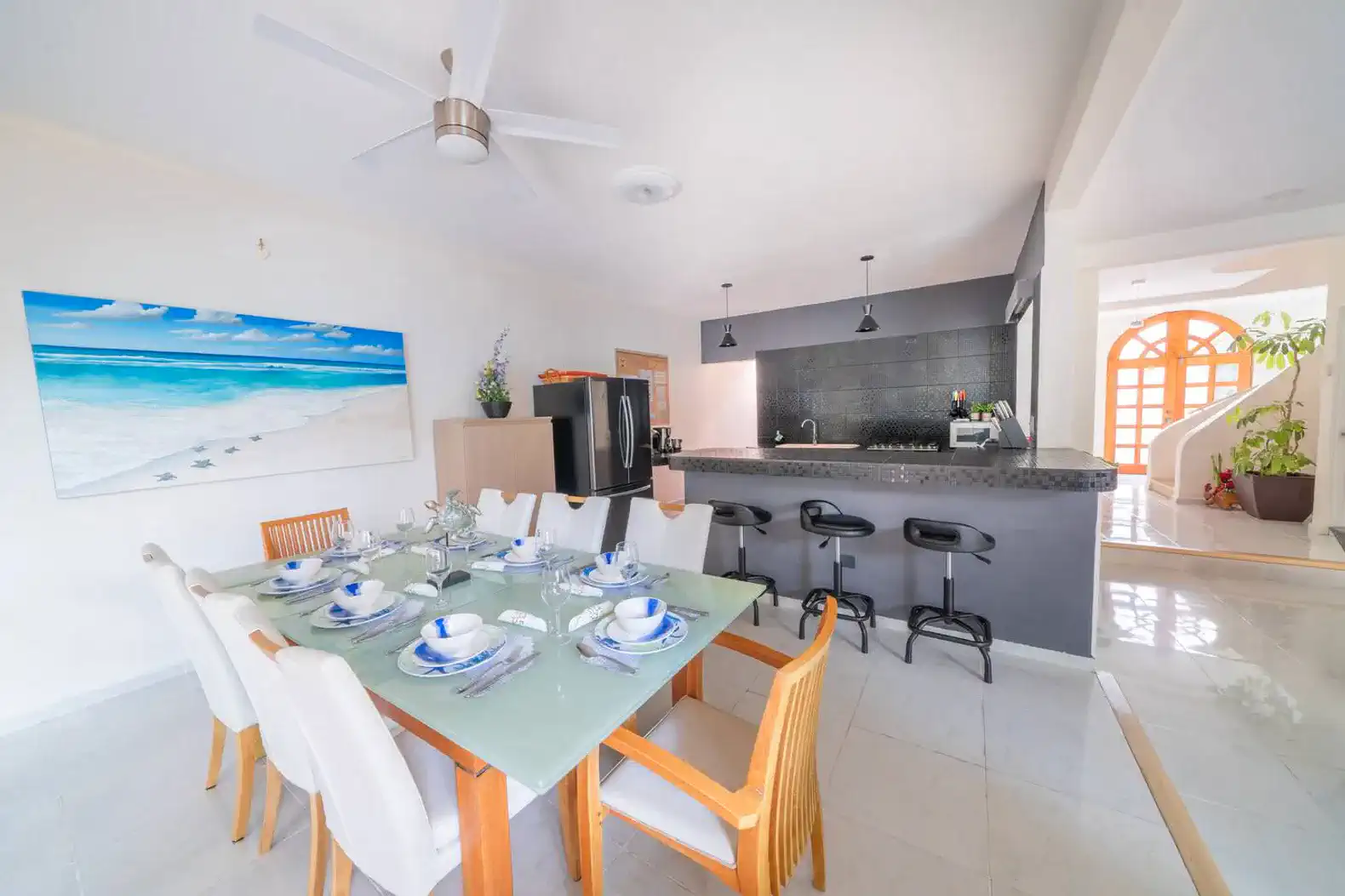 Dining room and fully equipped kitchen
