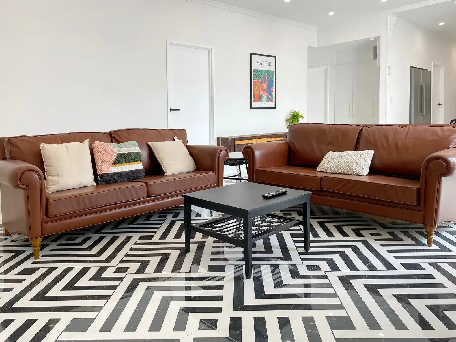 6 Minuten zum Flughafen. Neu renoviert. – Foto 1
