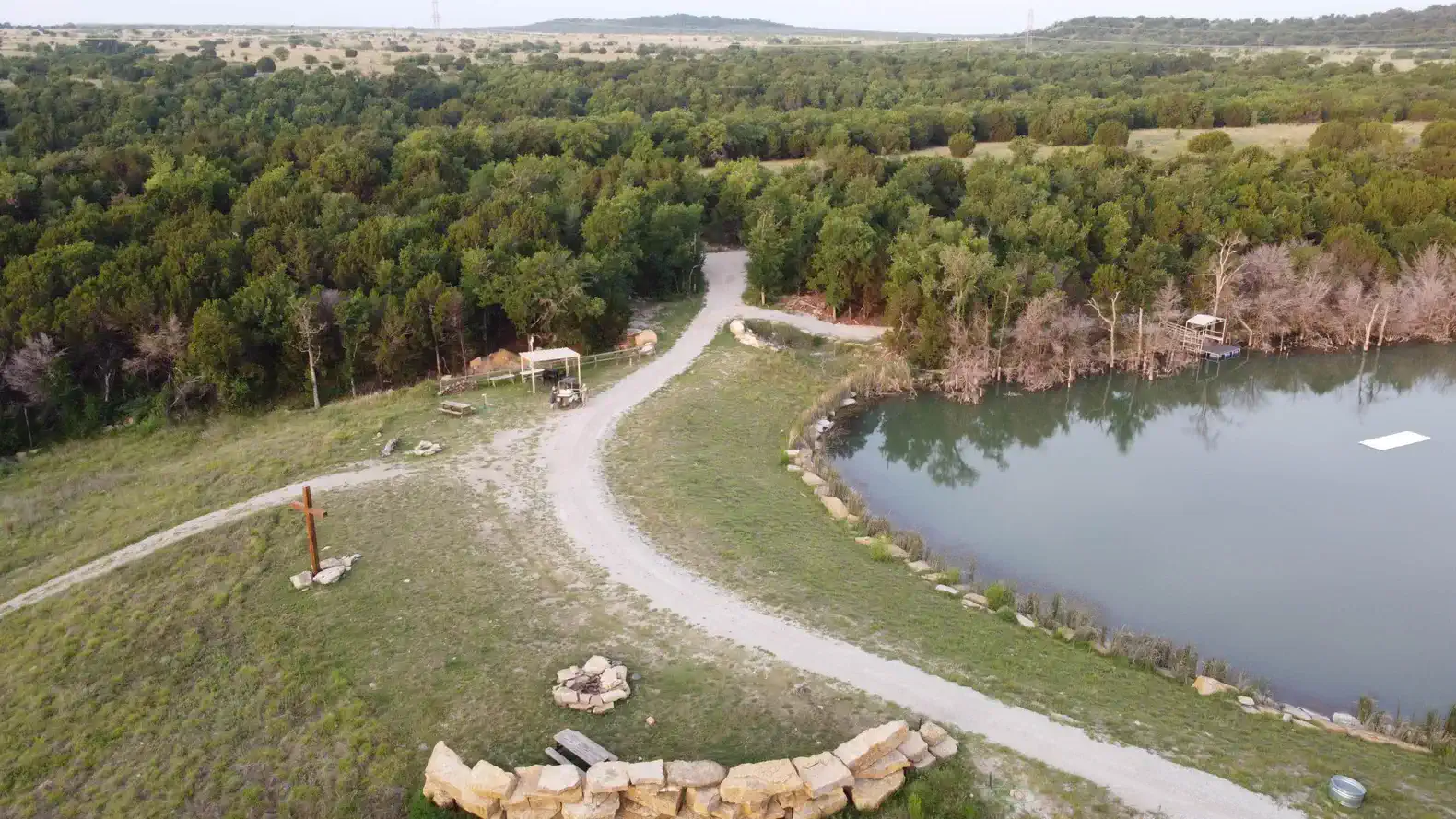 Campamento Grupal Top of the Dam en el Lago Godstone – foto 1