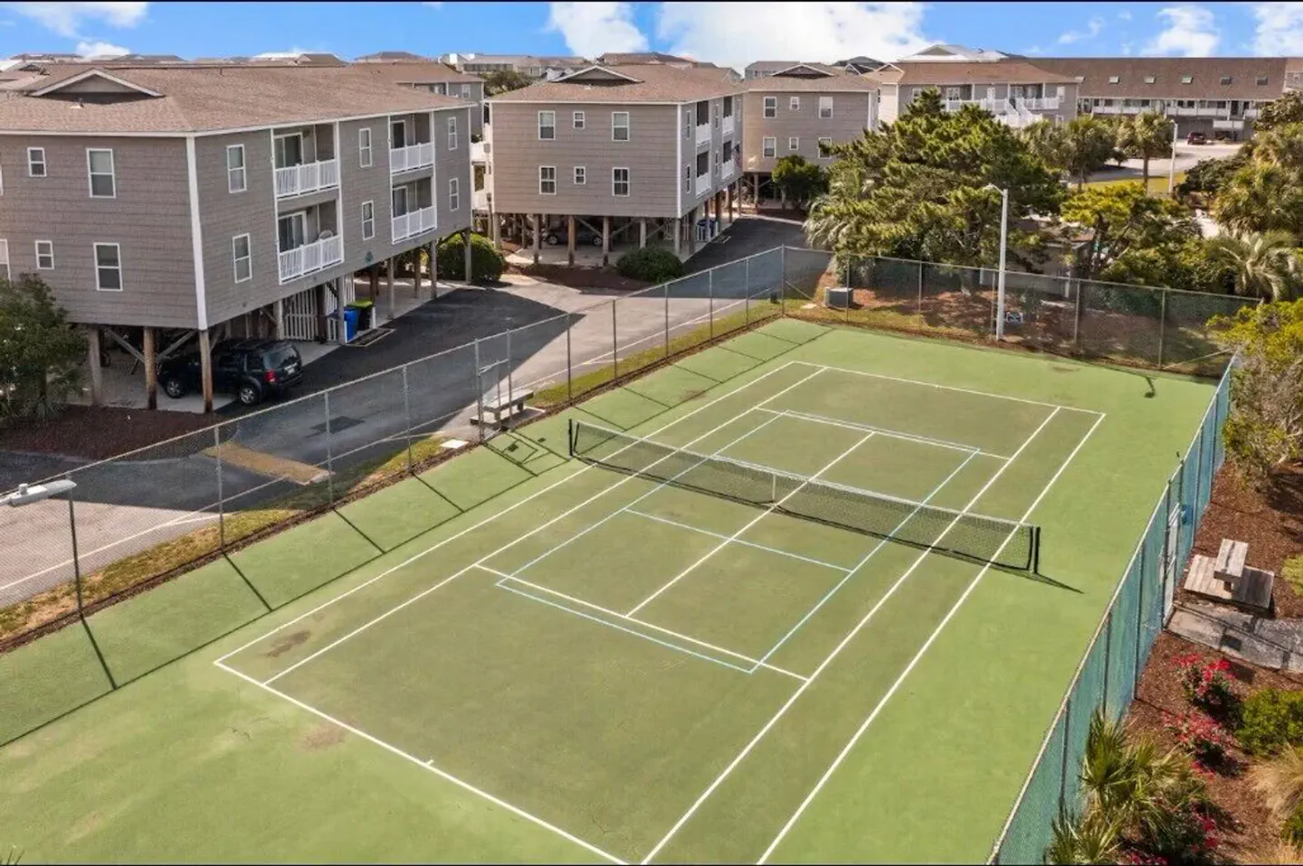Salt & Sound, Top Floor Water Views, Walk to Beach, photo 4