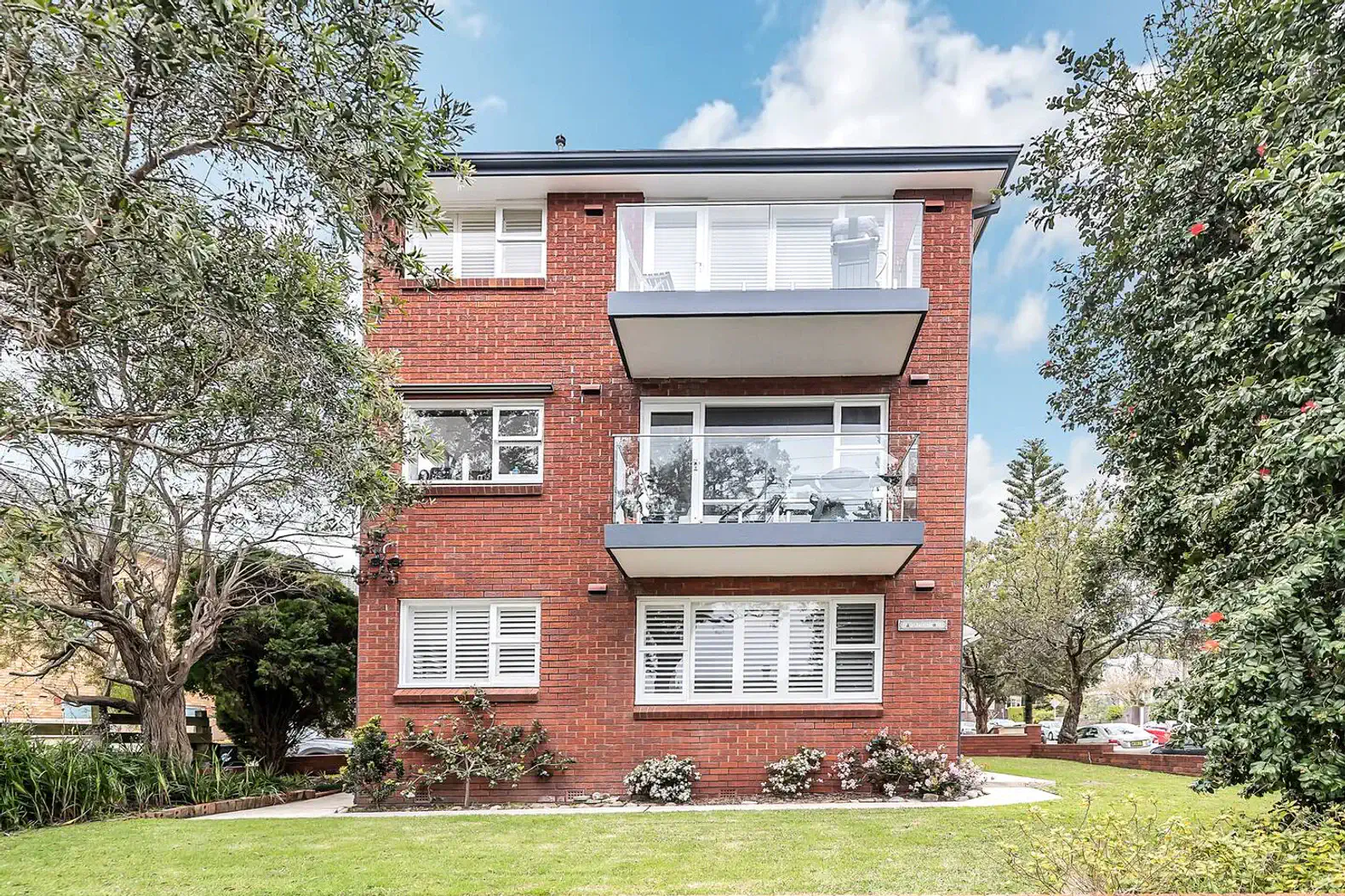 Bright, Level Access, Aircon, easy stroll to Manly