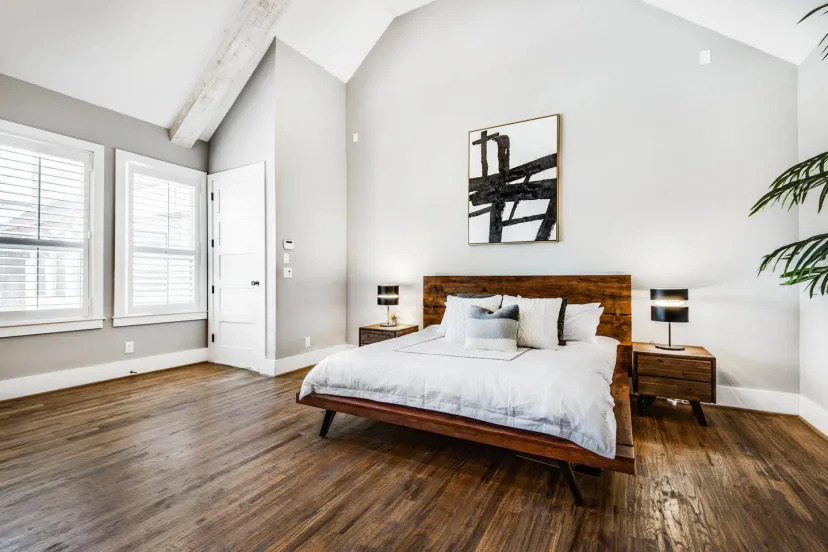King bedroom downstairs