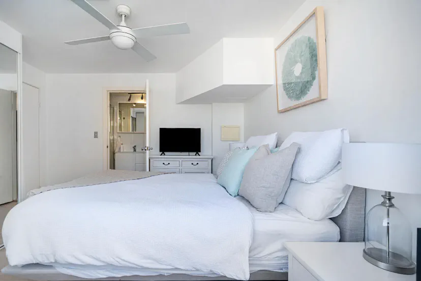 Hauptschlafzimmer - Queensize-Bett und eigenes Bad