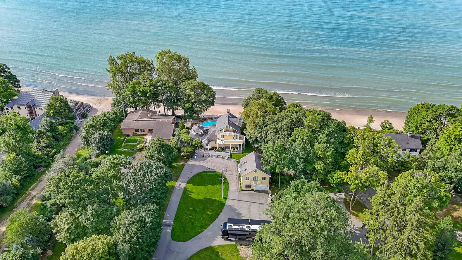 RV Glamping by the Beach