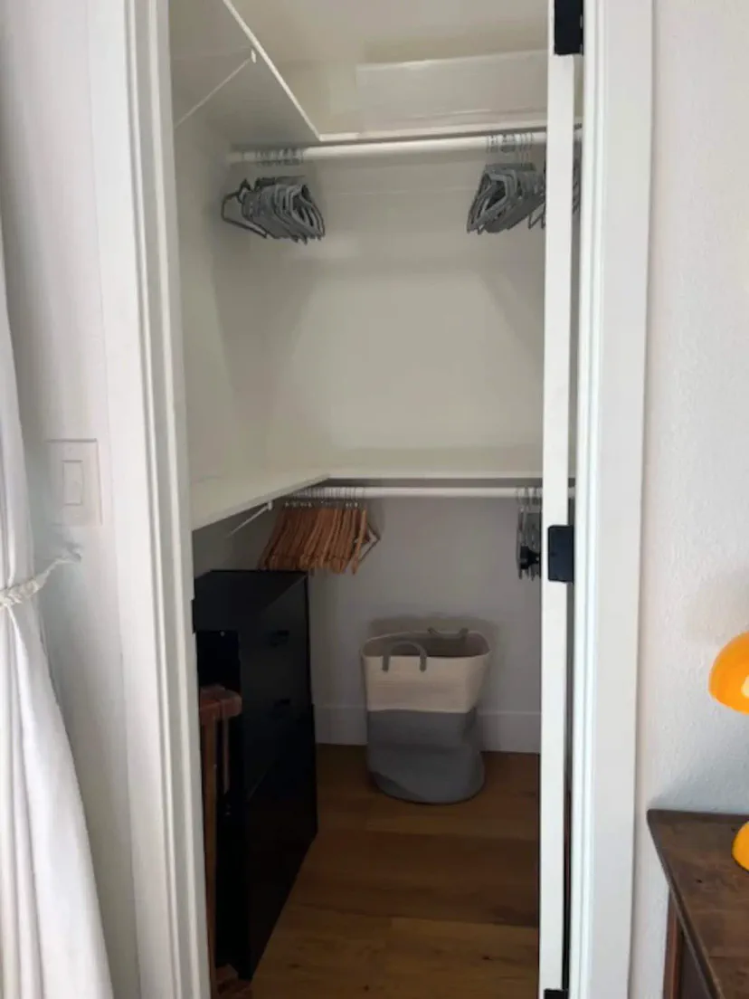 Placard de la chambre principale avec commode