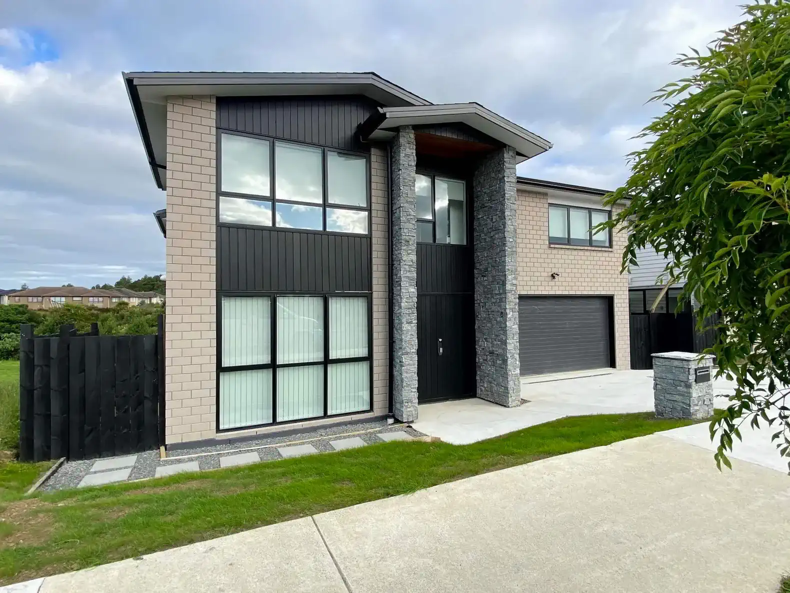 Extra-Large Brand-New House 9 Bedrooms 6 Bathrooms – photo 1