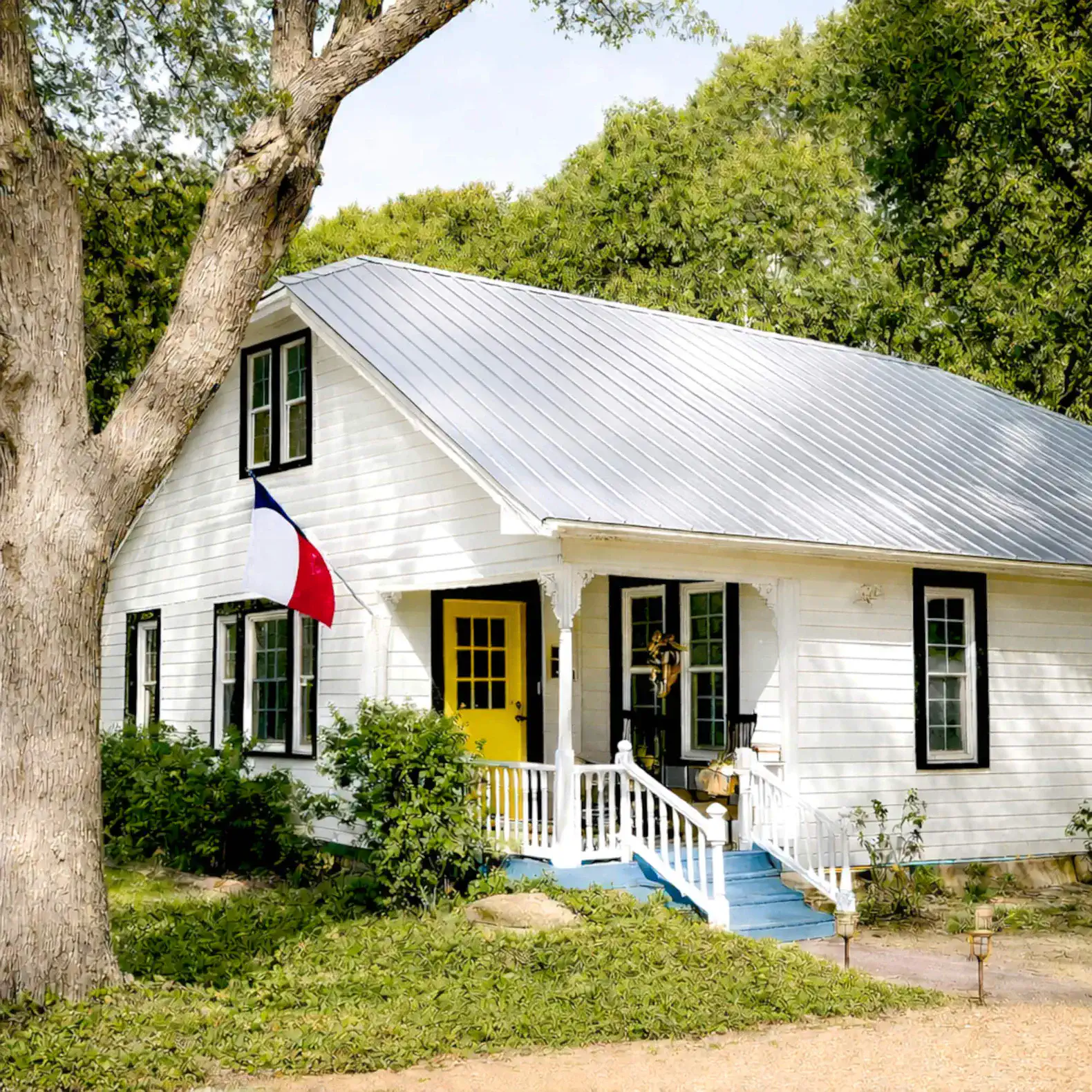 Vintage 1940 Farmhouse Retreat Near Round Top