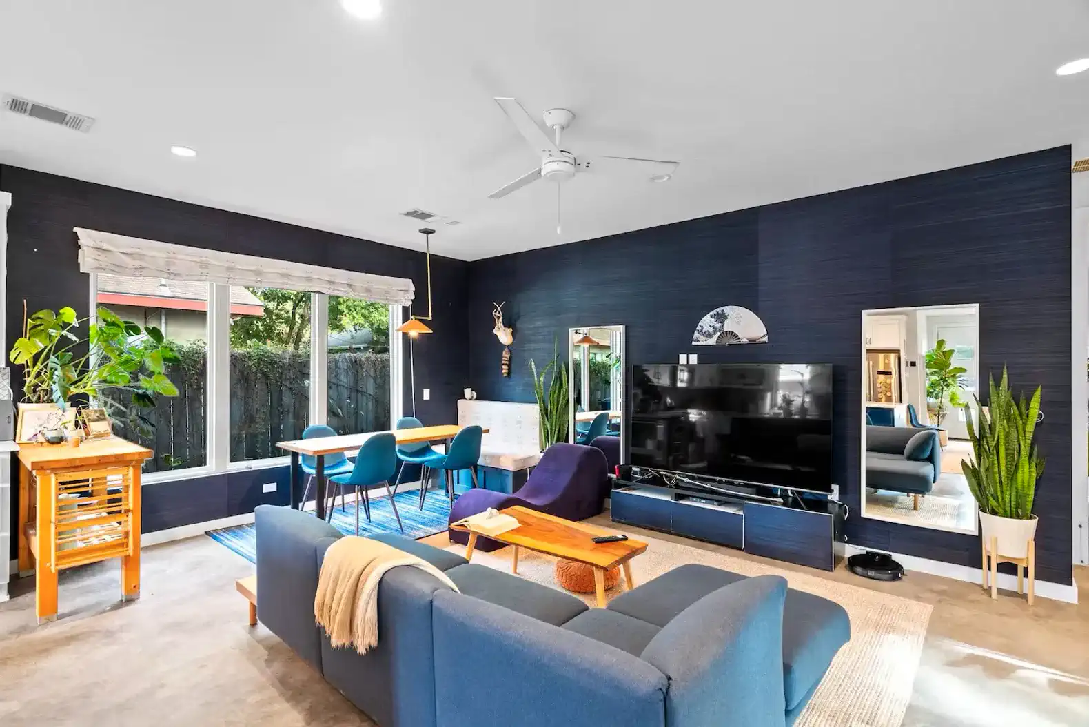 Modern Oasis next to Lake