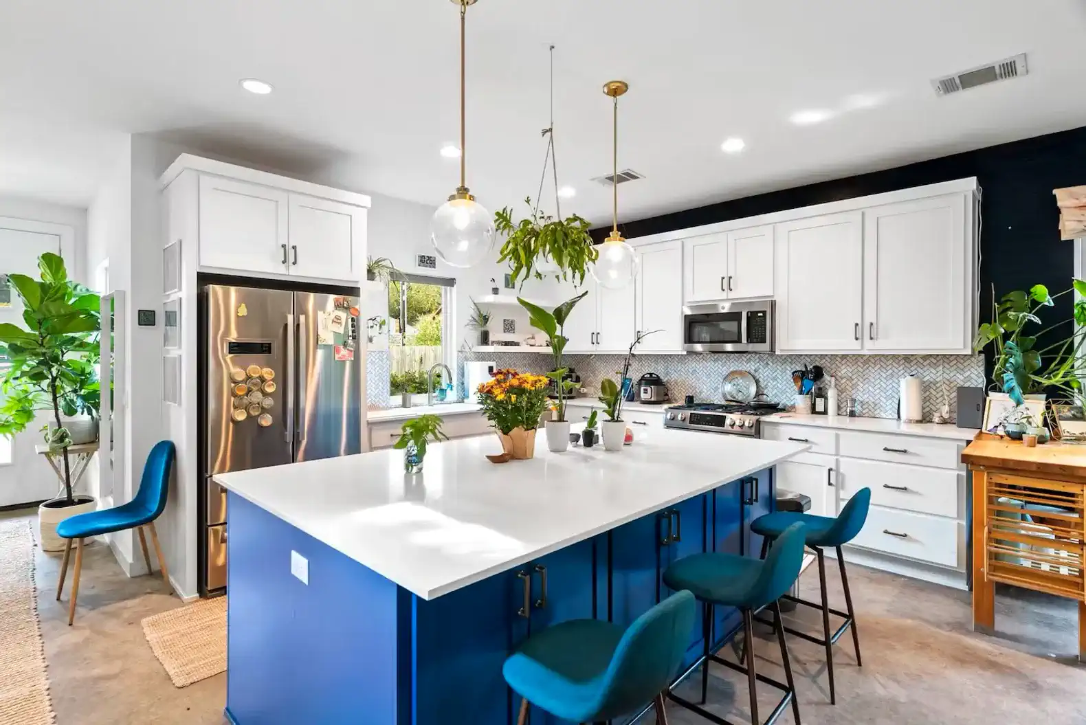 Modern Oasis next to Lake photo 6