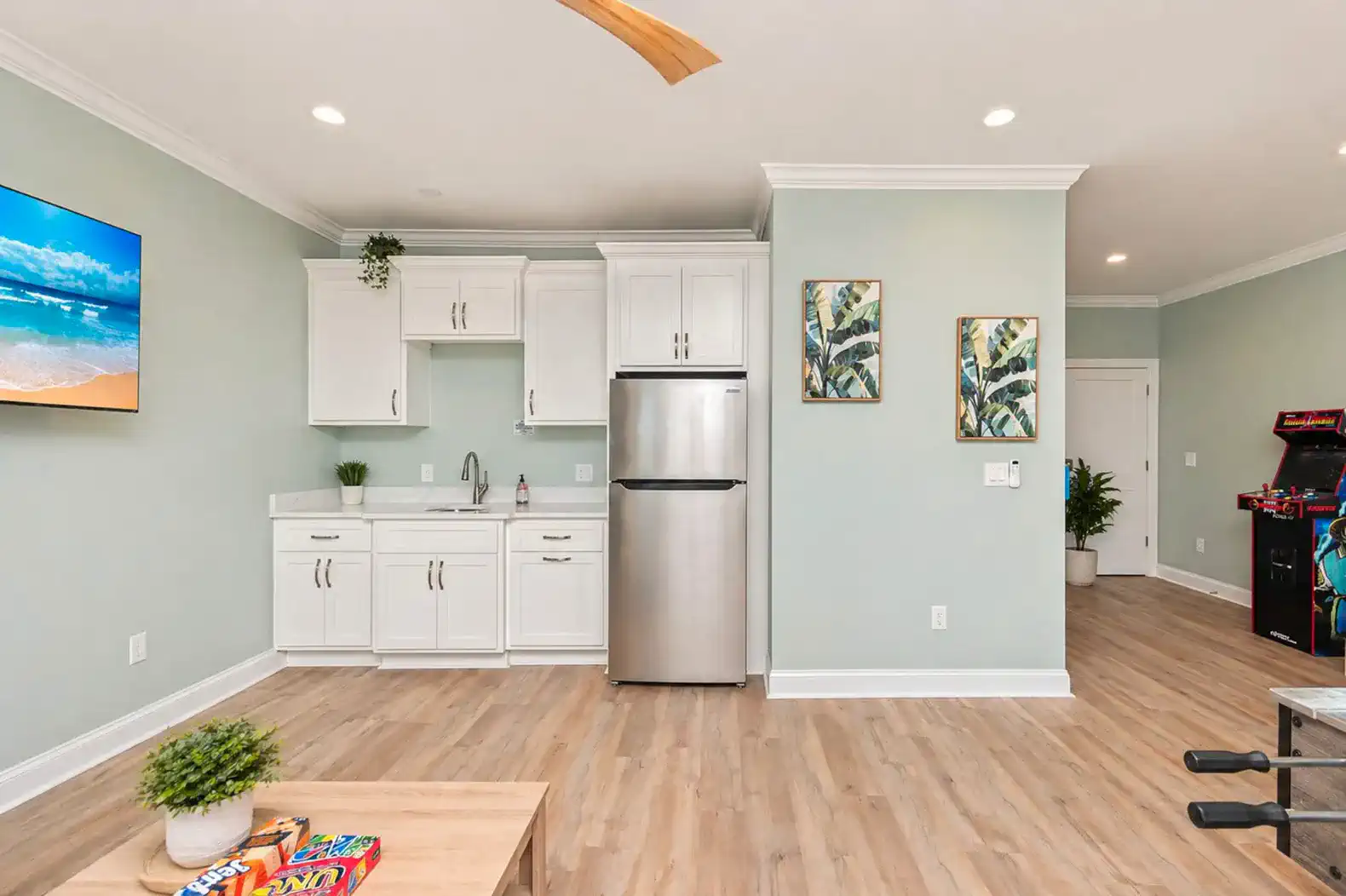 Additional kitchenette area in the Game Room.  Perfect for extra food storage or making evening cocktails.