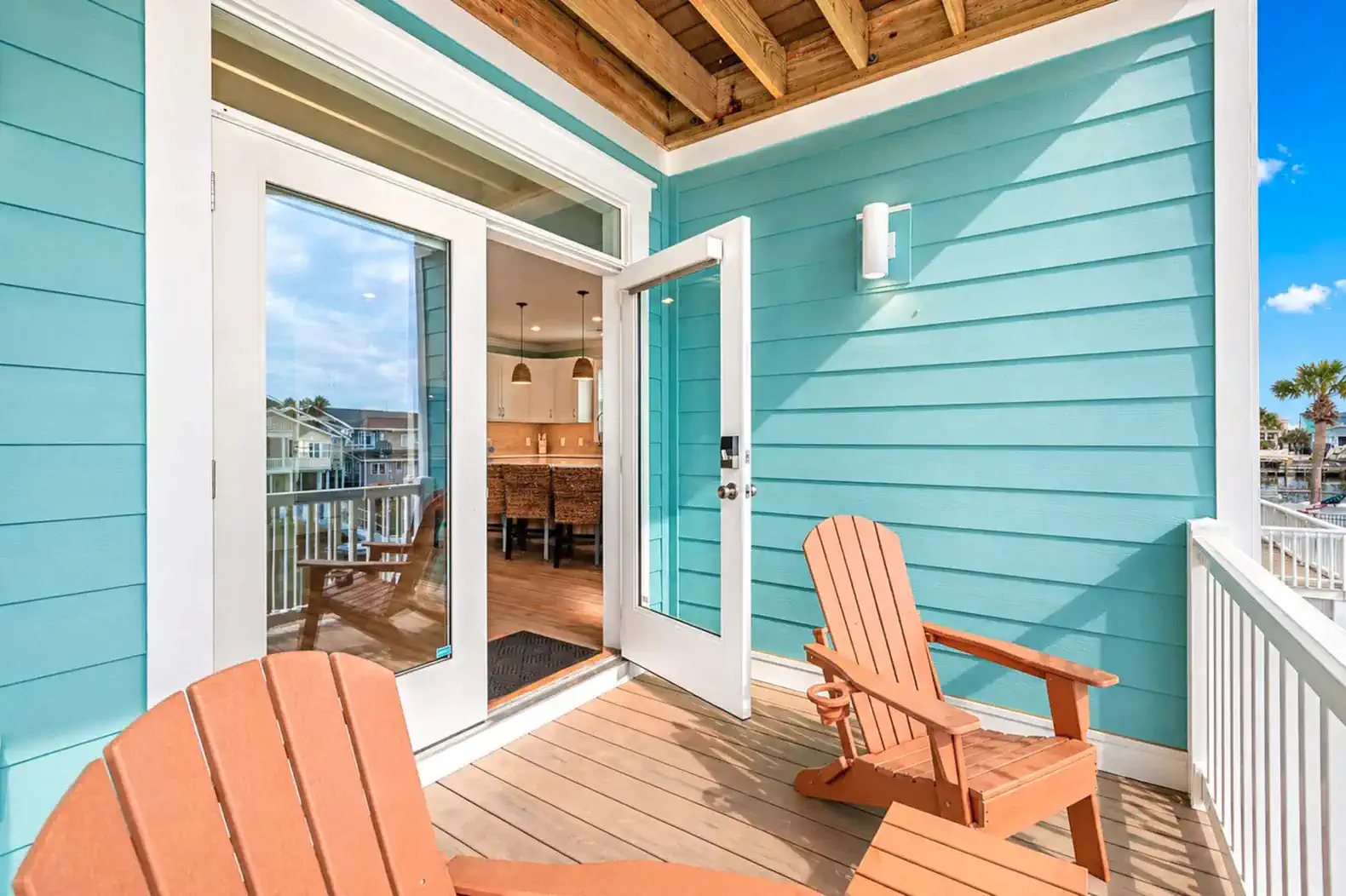 Balcony off kitchen/living area