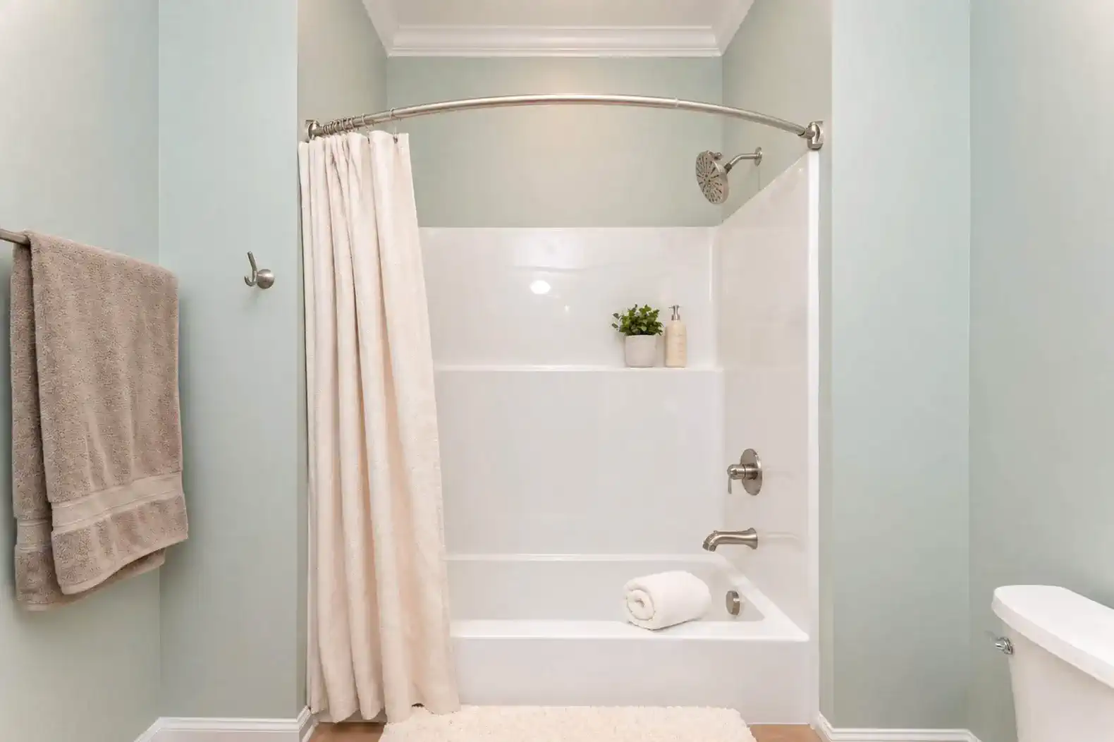 Full tub/shower