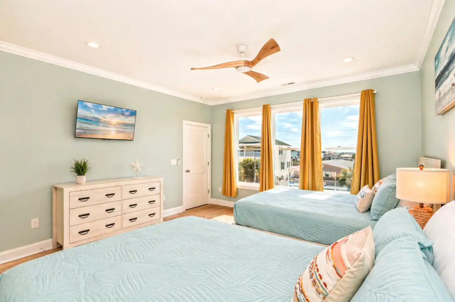 Upper-Level Queen Bedroom