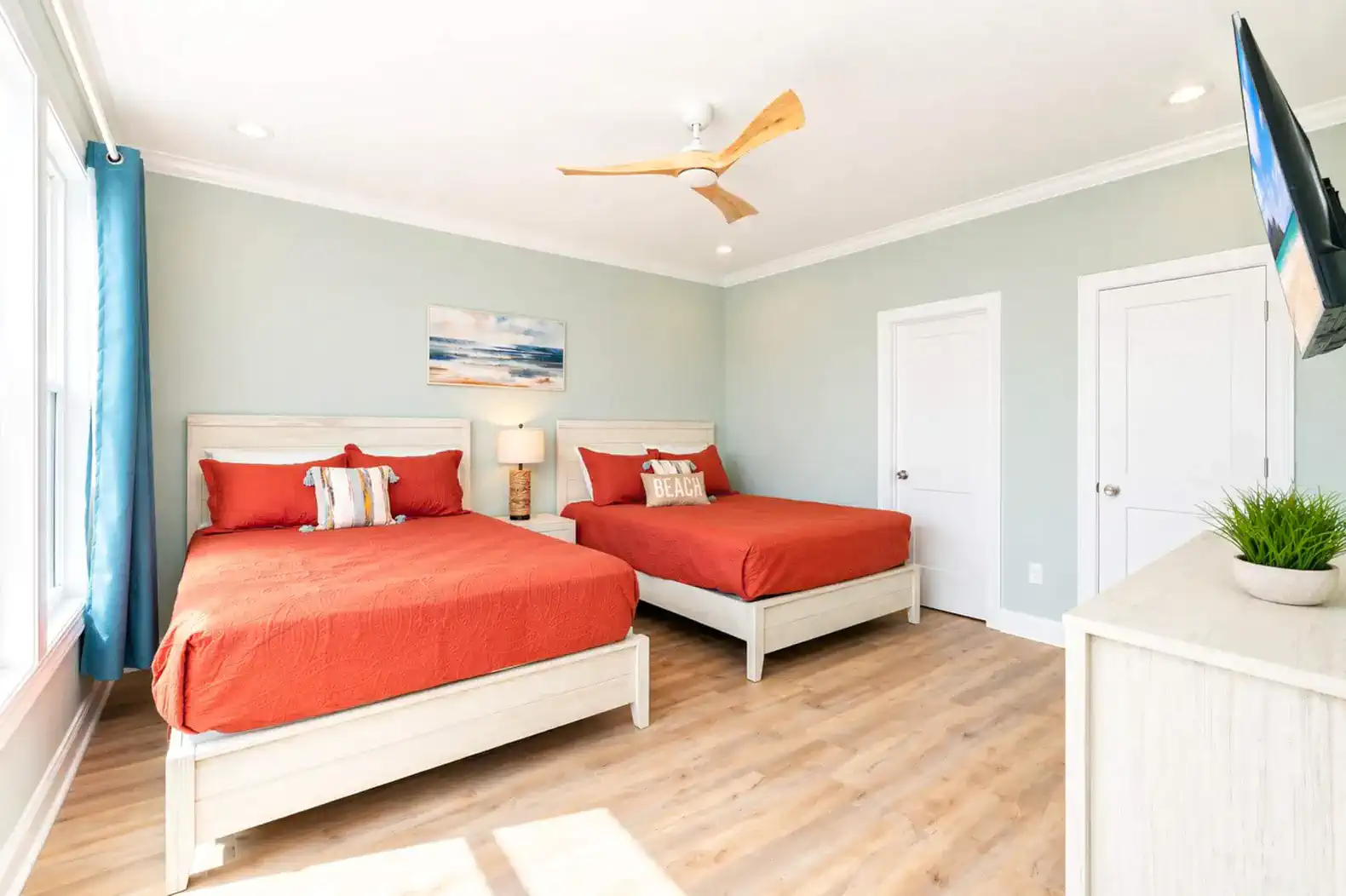 Spacious bedroom with two Queen beds.  Has private attached En Suite with Shower/Tub and closet.  