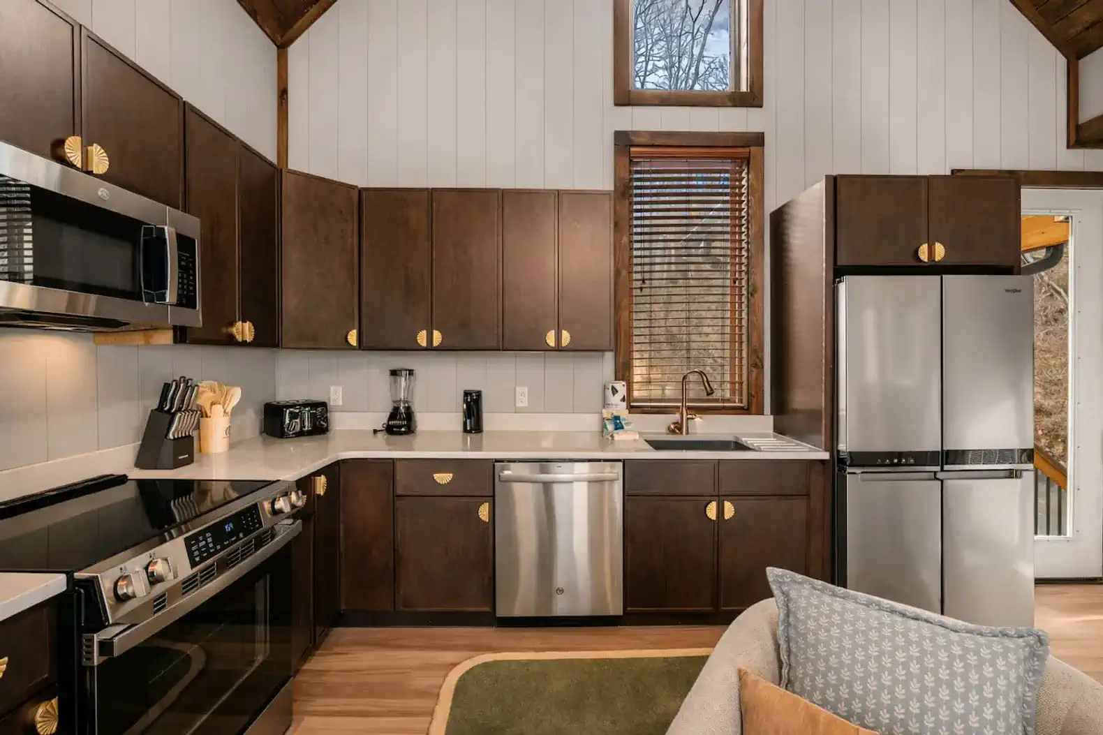 Fully stocked kitchen! From dishes to tupperware this kitchen will aid you in cooking for you and your whole group during your stay. 