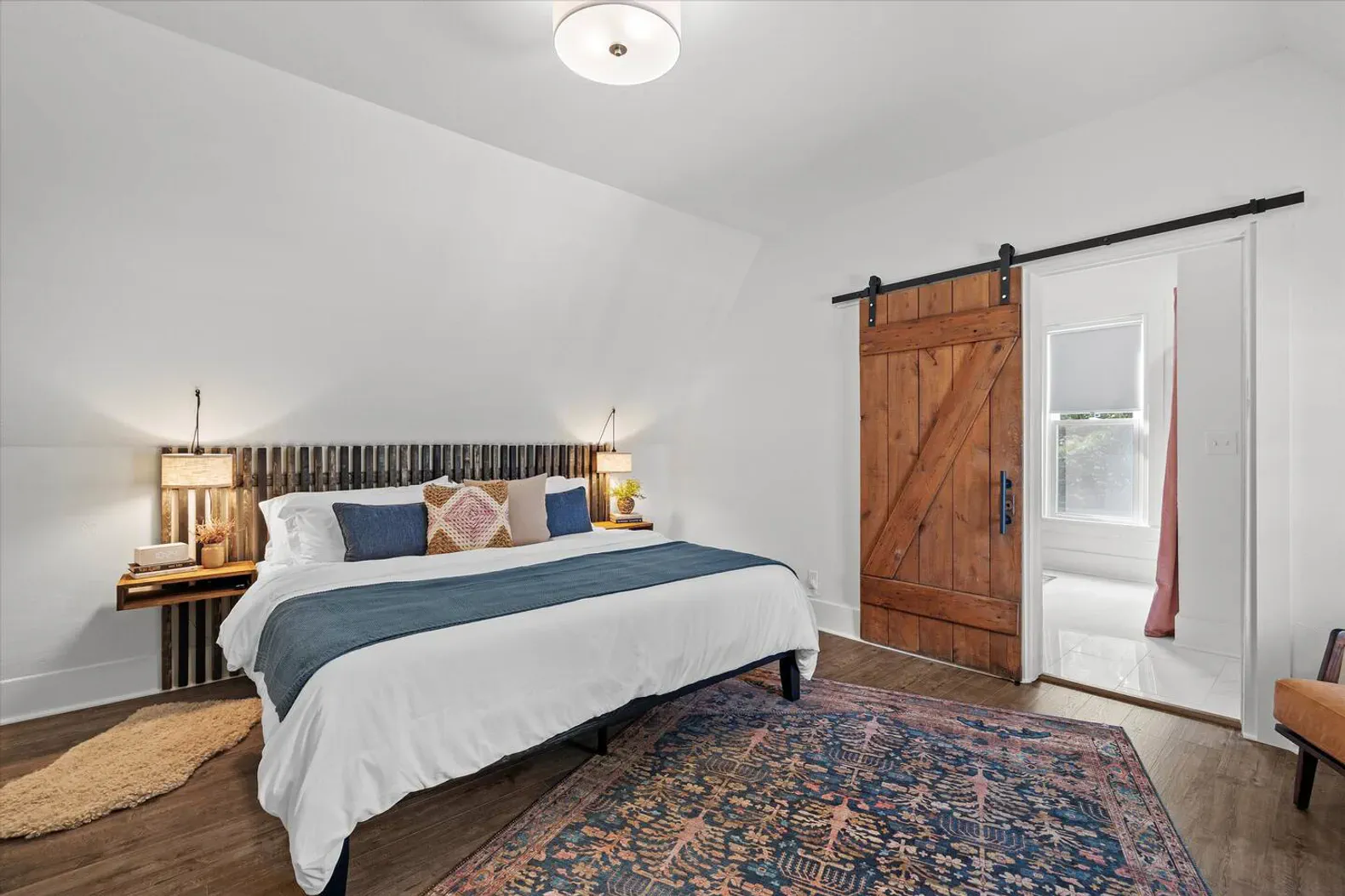 Stylish Retreat Near Wedding Venues + Fire Pit — Oconomowoc, WI — vacation rental