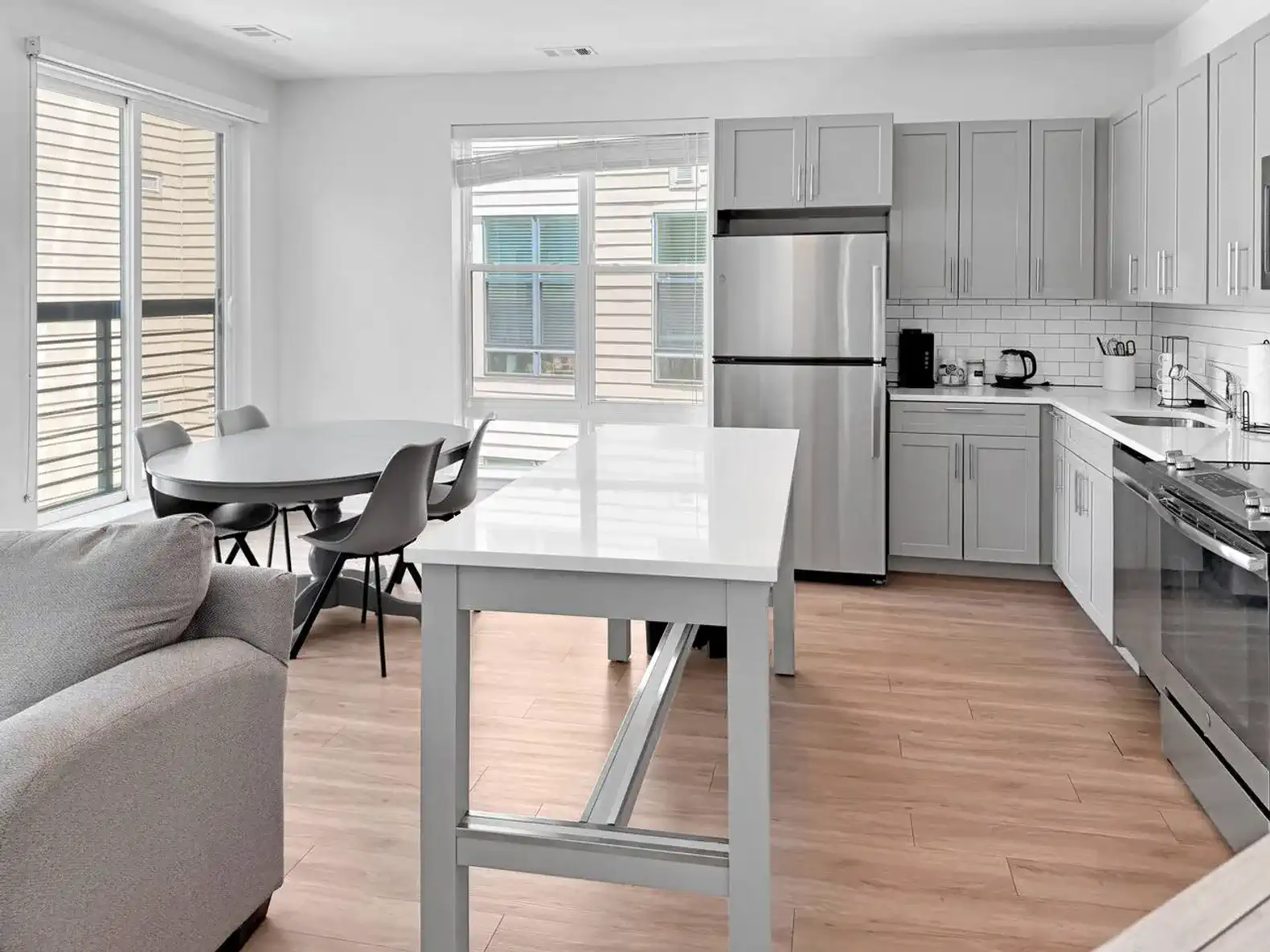 Poolside Luxury | Gray 2BR/2BTH in Prime Arlington – photo 3