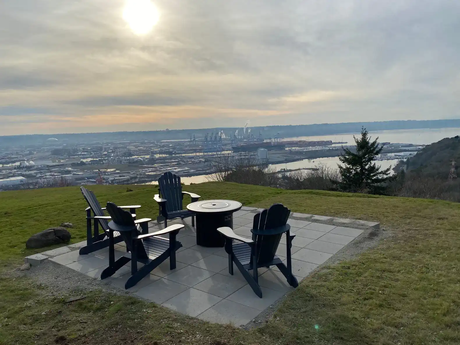 Views of bay, city, harbor & mtns in fab 2br suite