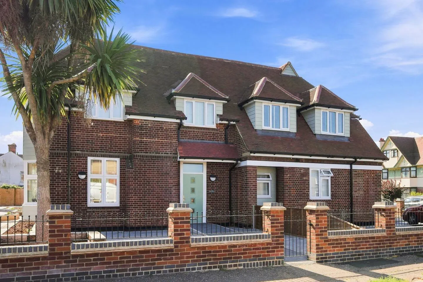 A Breezy Day by the Sea: Exploring Walton‑on‑the‑Naze & Clacton from Your Serviced Apartment