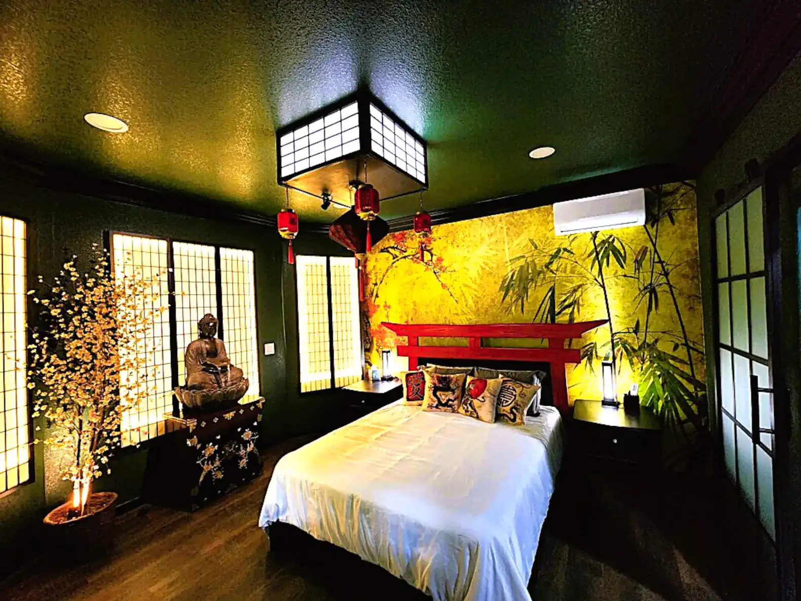 Asian Zen: Jacuzzi, Kitchenette, Near Victoria Sq