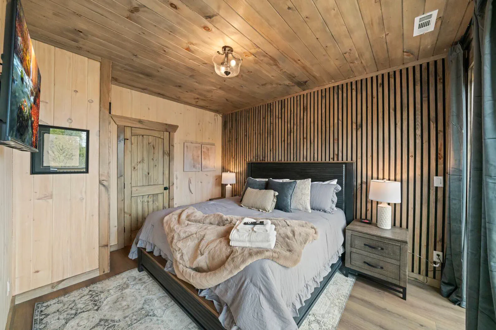 VIEWS-Luxe-Beach Access-Pets-Games-Hot Tub — Sevierville, TN — vacation rental