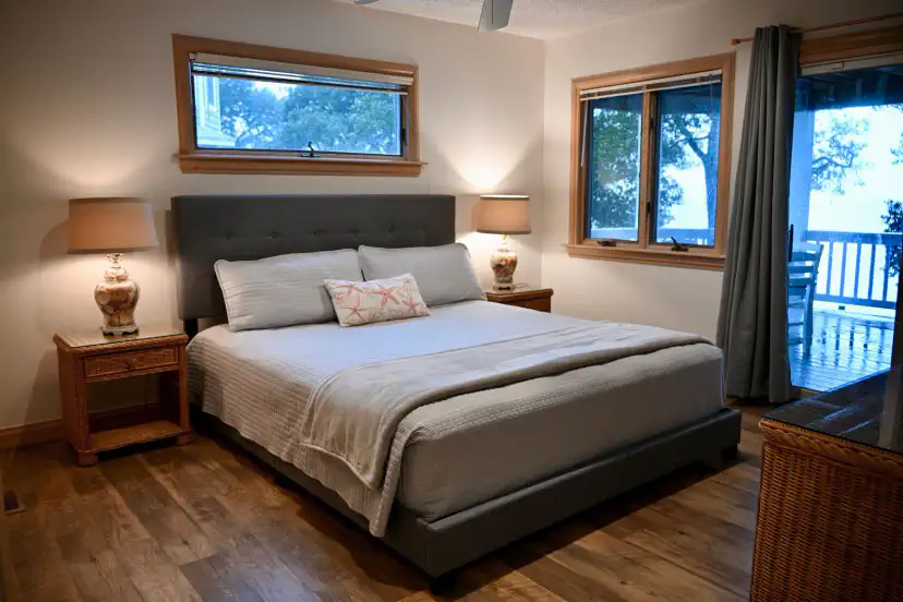 Second-floor king suite