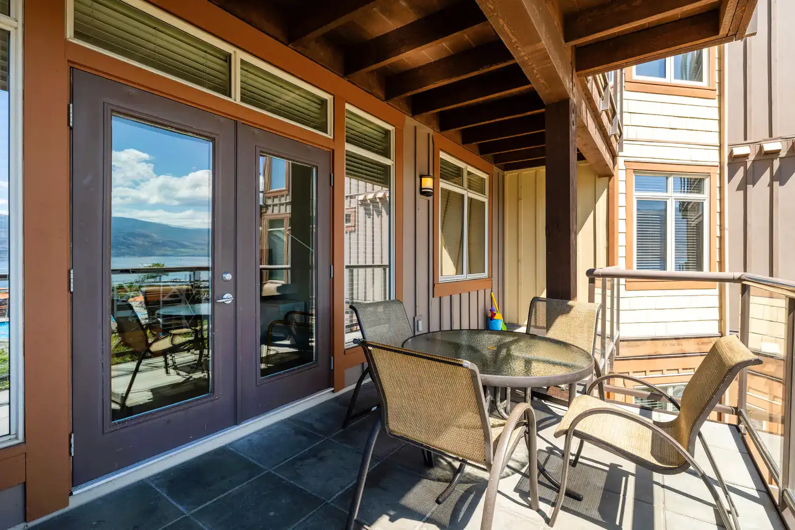 Lakefront Resort Condo with Pool – photo 4