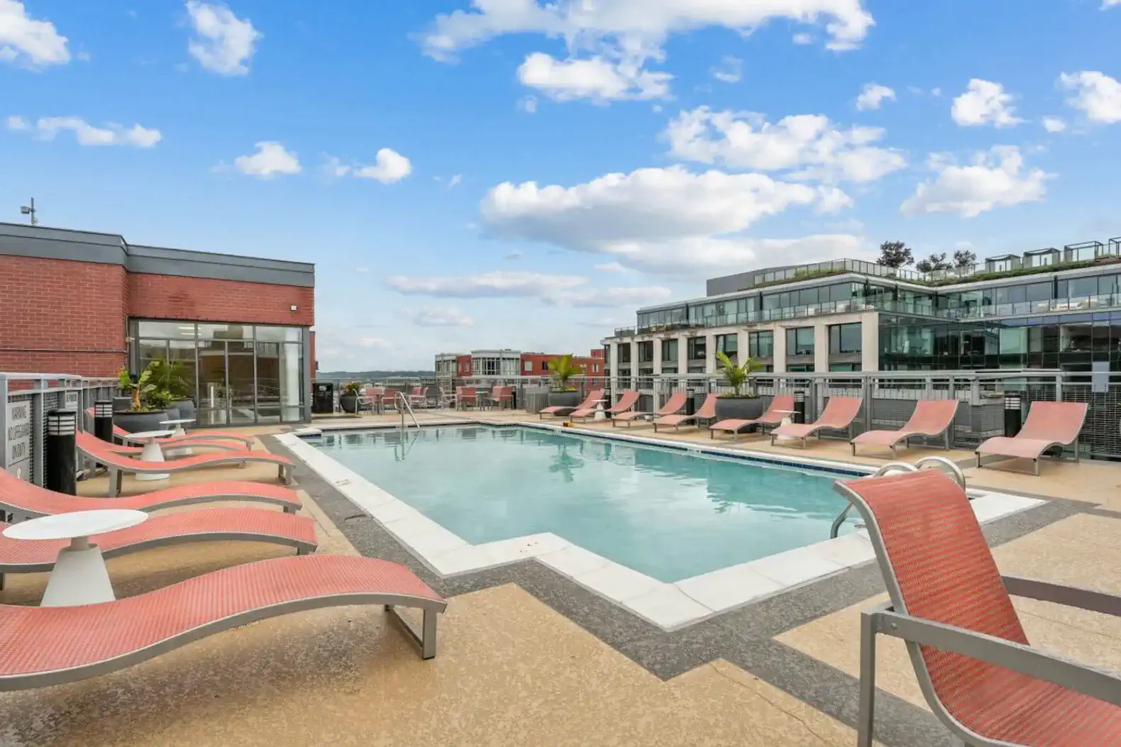 Natural Calm Oak 2BR/2BTH | Metro Walk | Rooftop