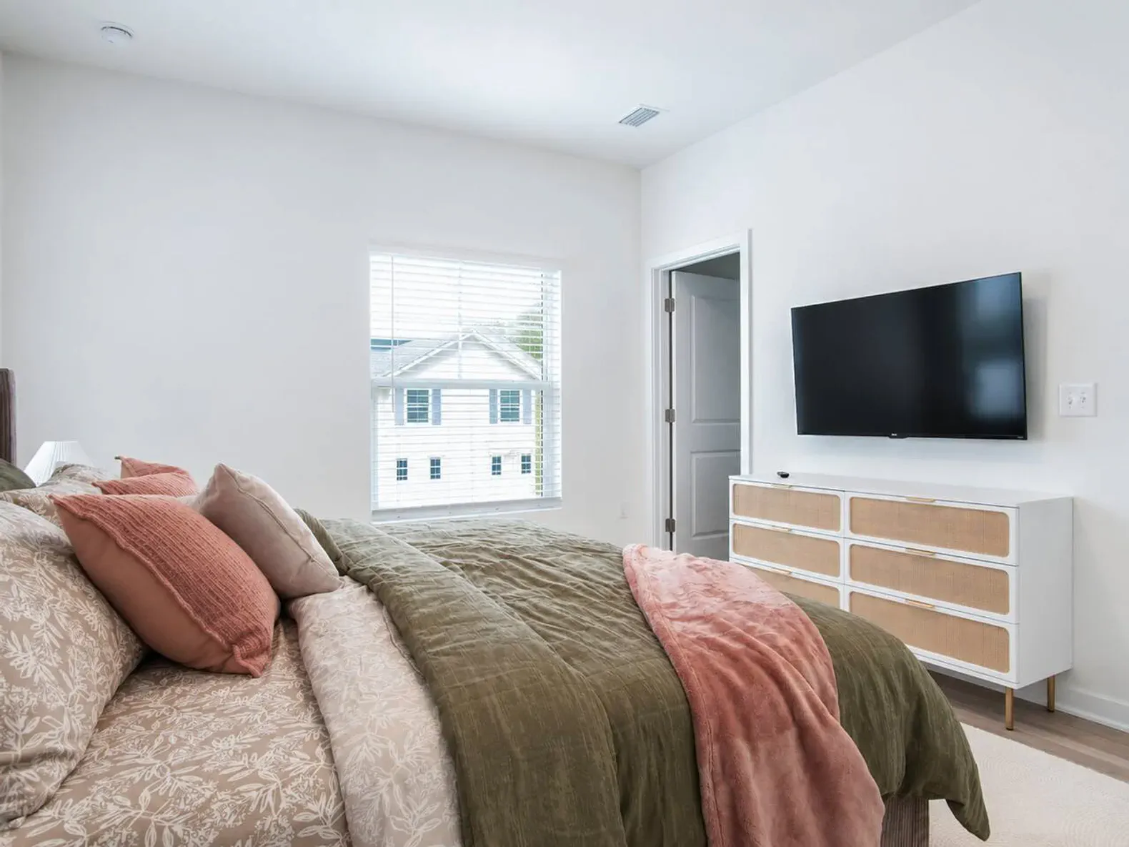 The Palm at Lost Key | Private Beach Club | 100"TV — Pensacola, FL — vacation rental
