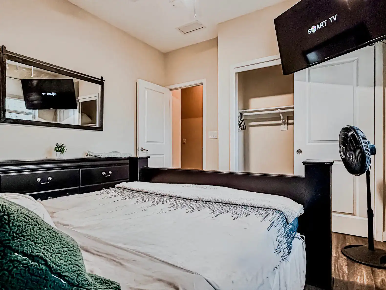 Downtown Mesa, Cmpct Studio Layout+ Night Security – photo 9
