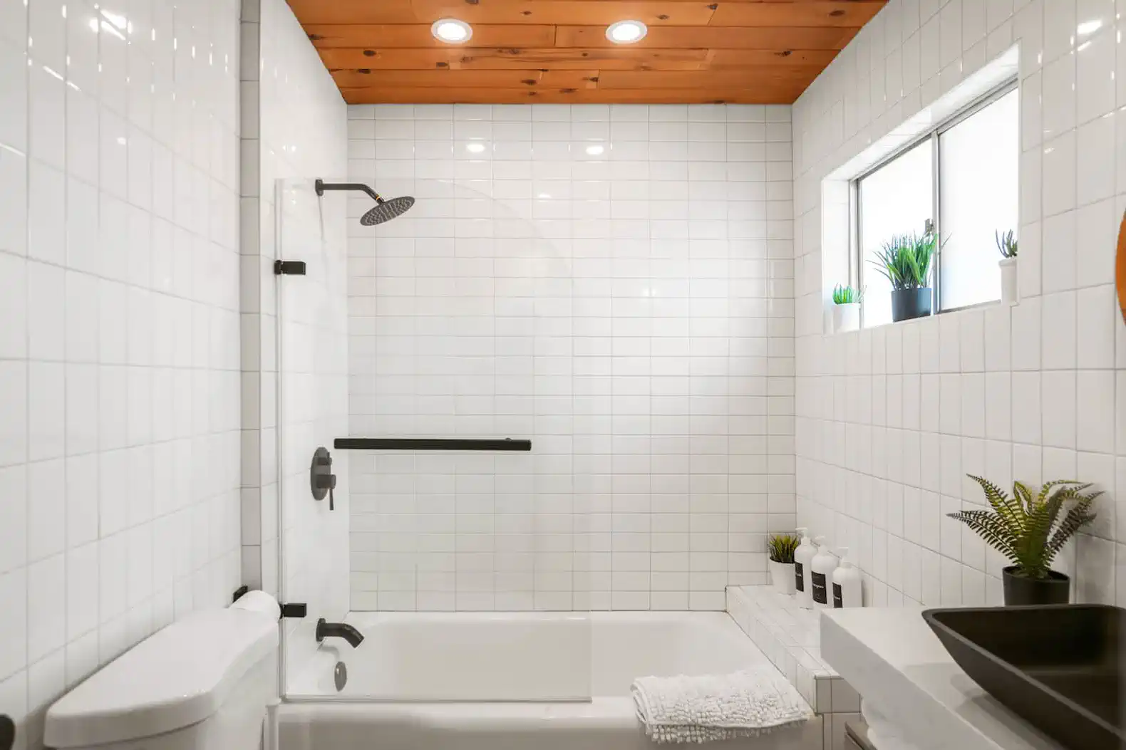 Lil Cactus | Cute Cabin in DTJT w/ Outdoor Shower – photo 22