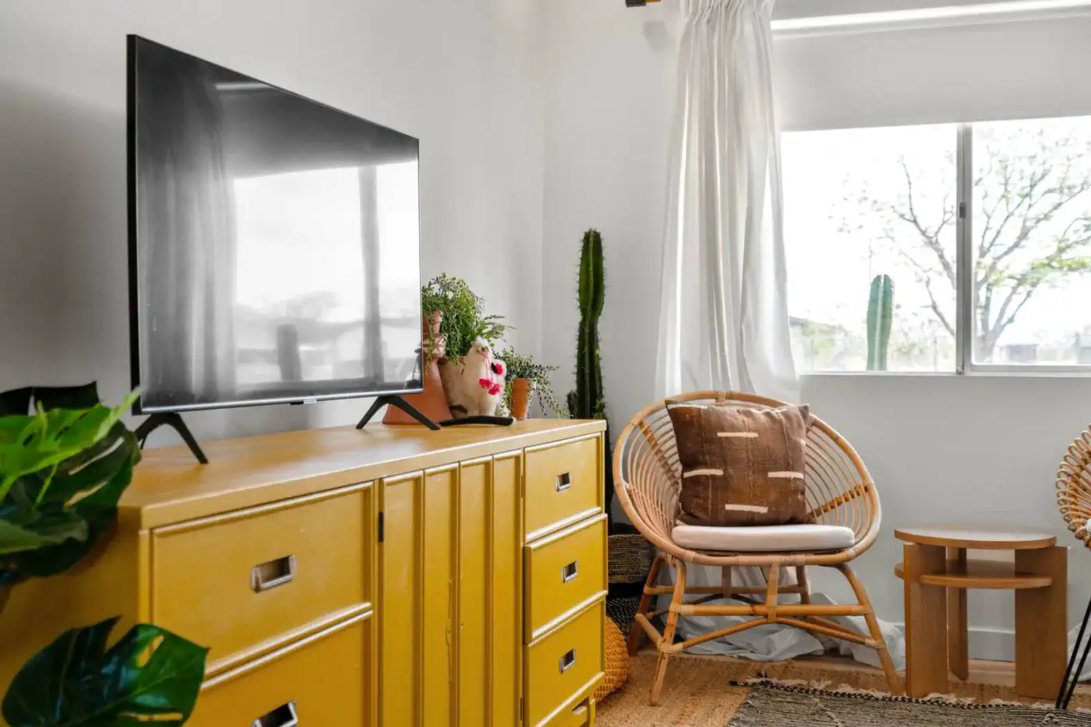 Lil Cactus | Cute Cabin in DTJT w/ Outdoor Shower – photo 33