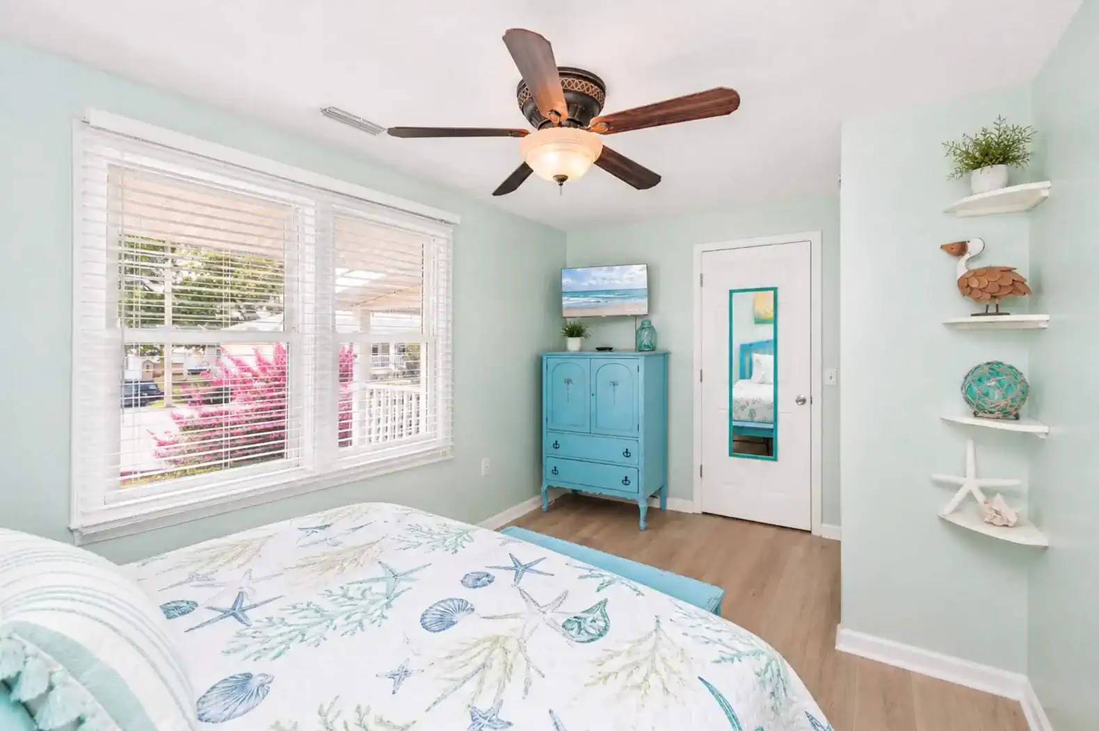 Queen Bedroom with Closet