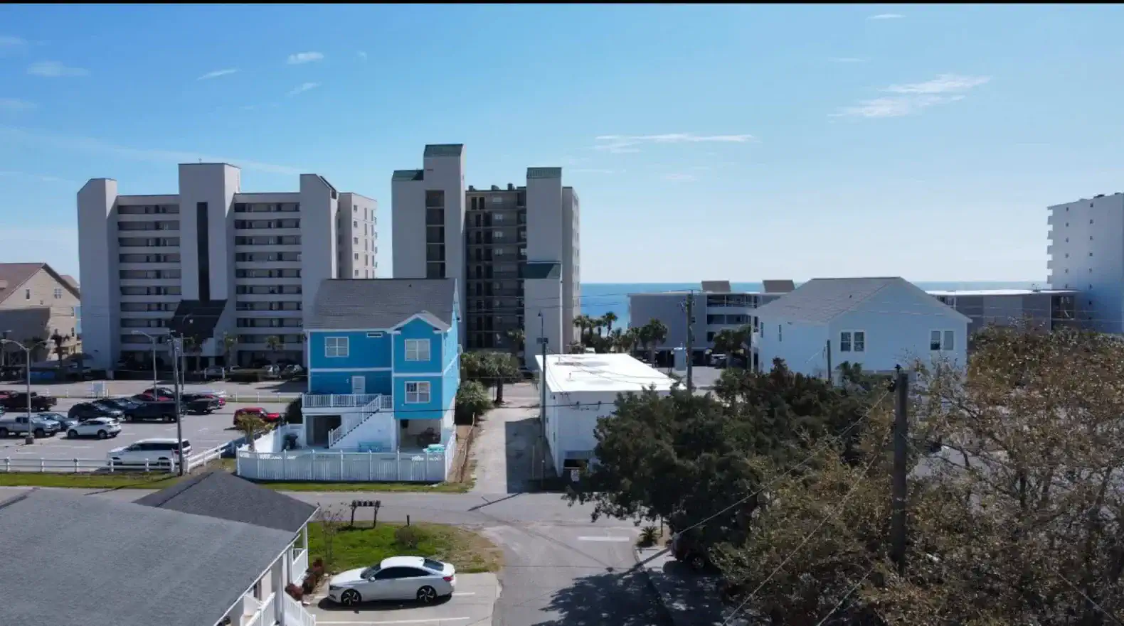 Aerial Photo of the front of Pineapple Palms to Beach